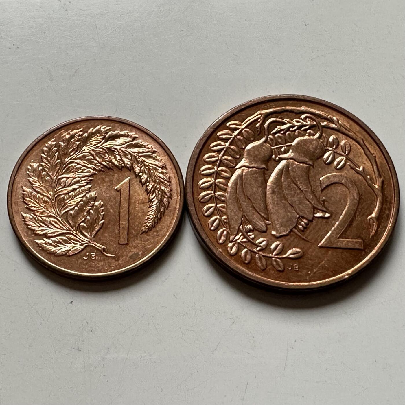 🌹外币初藏🌹🐯2026年第32场   每周二四六晚8️⃣点 接代拍 新西兰1987年中年版1-2分一对 带光好品 g