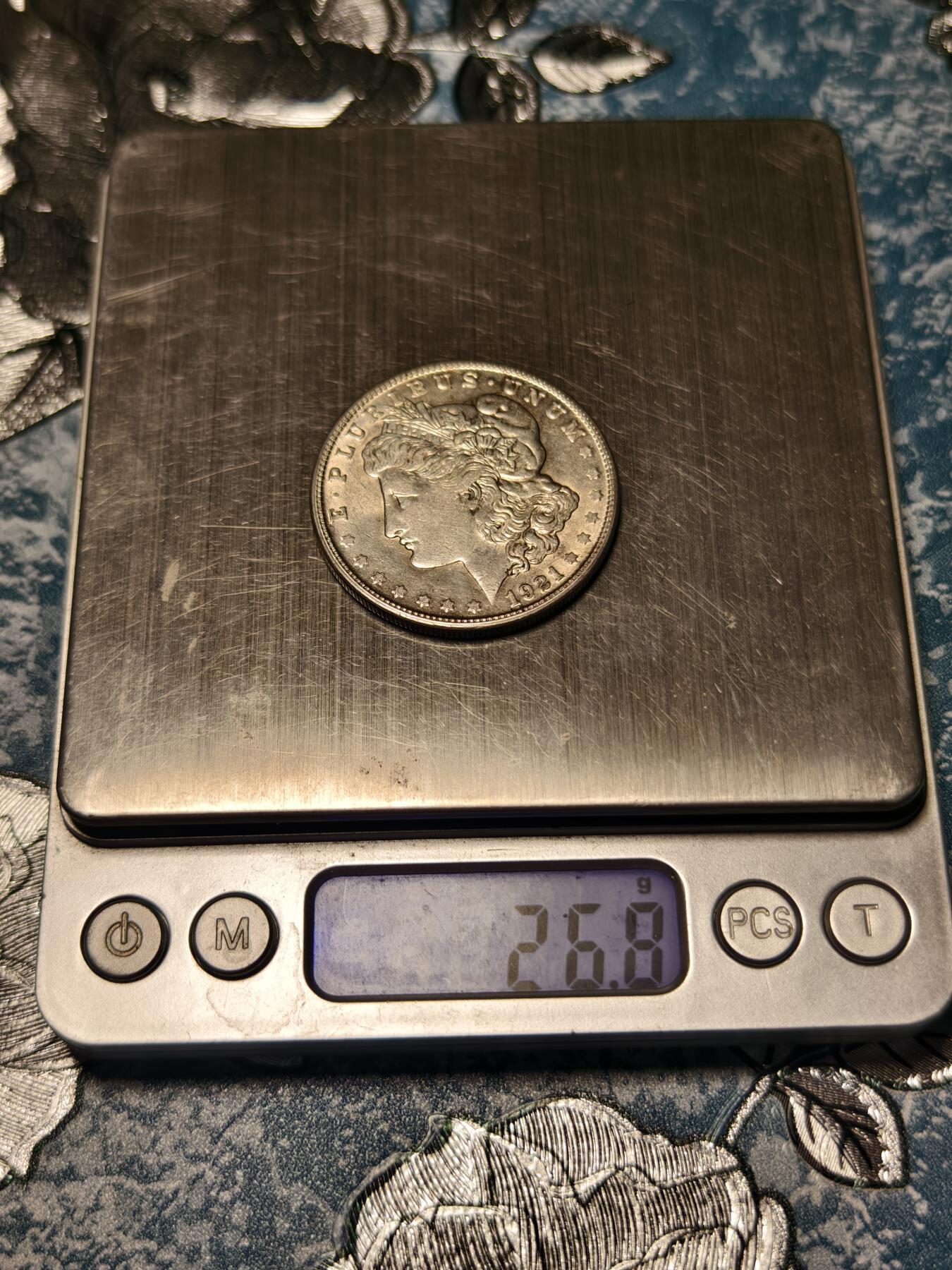 抚柳草堂-第十八期章牌钱币  奖章勋章限时免佣 满百包邮 放漏专场 1921美国摩根1美元大银币 重26.8g 状态非常好底板丝滑压力十足细节也很棒 几乎没有磨损