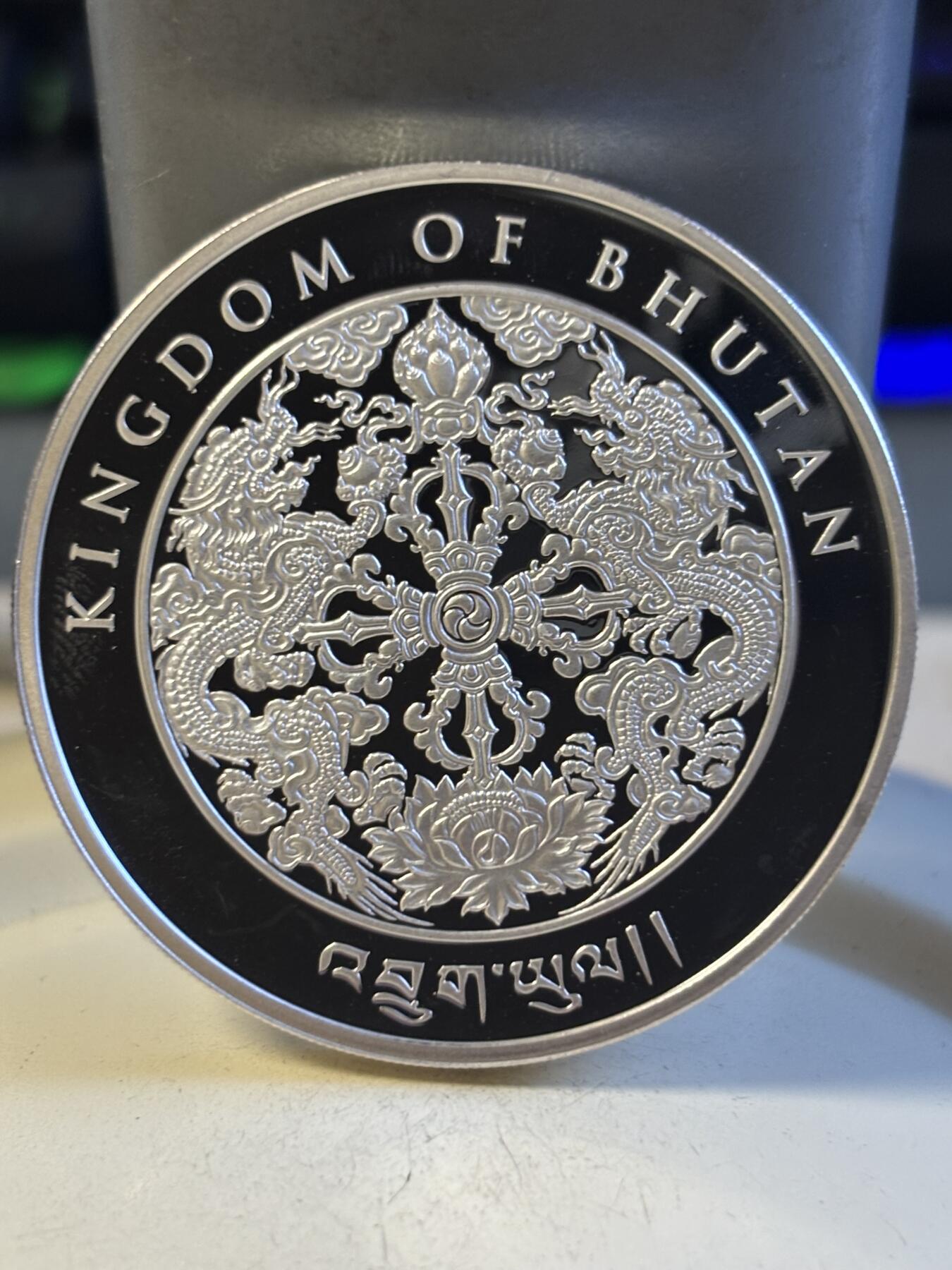 第194期拍卖 不丹2018年中国生肖系列狗年1盎司高浮雕彩色银币，999银