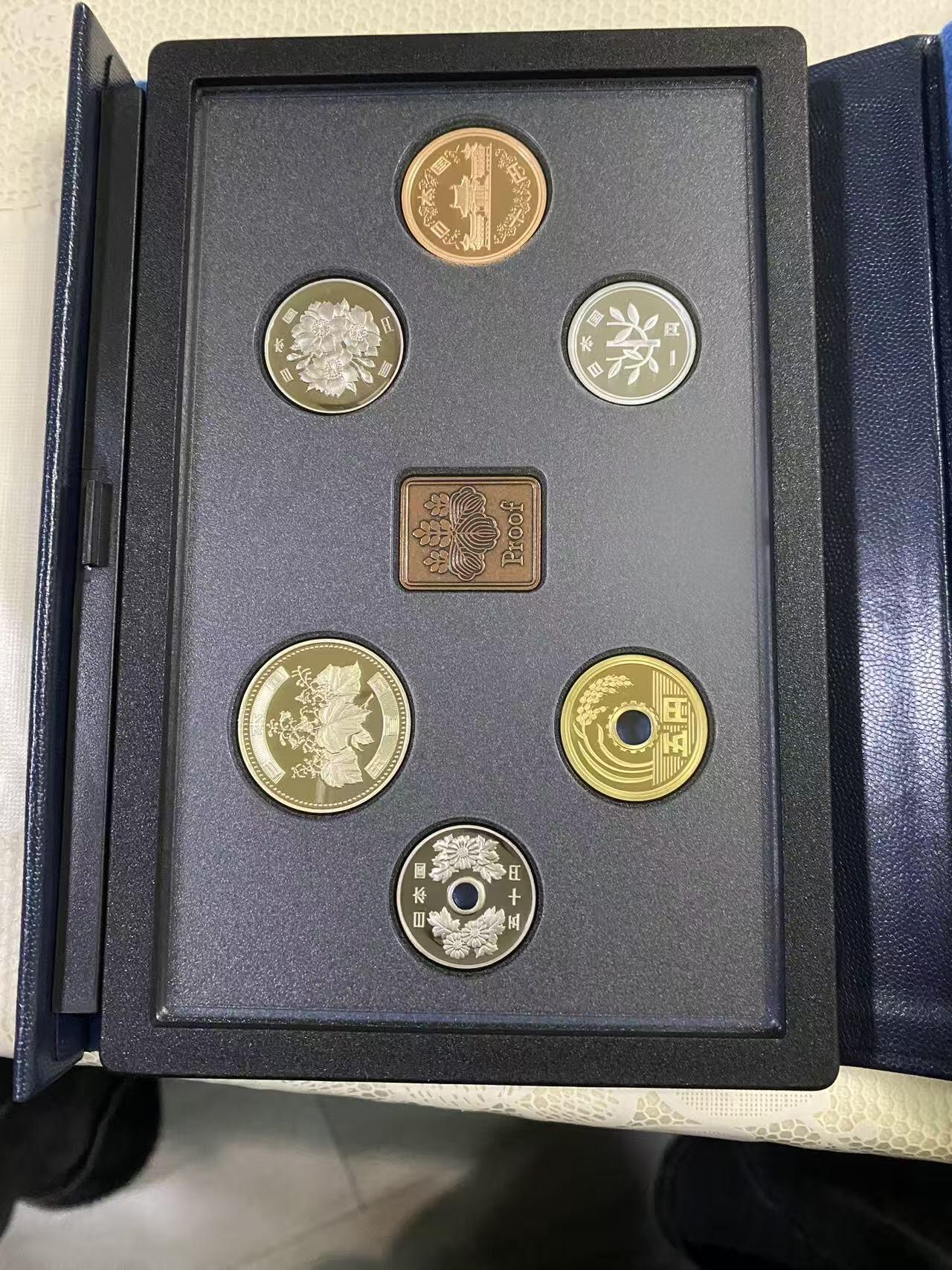 日日生财—方圆世界（全场包邮） 2019年（令和元年）日本造币局发行的精制硬币套装 相比普通年份套币有更高的收藏价值。