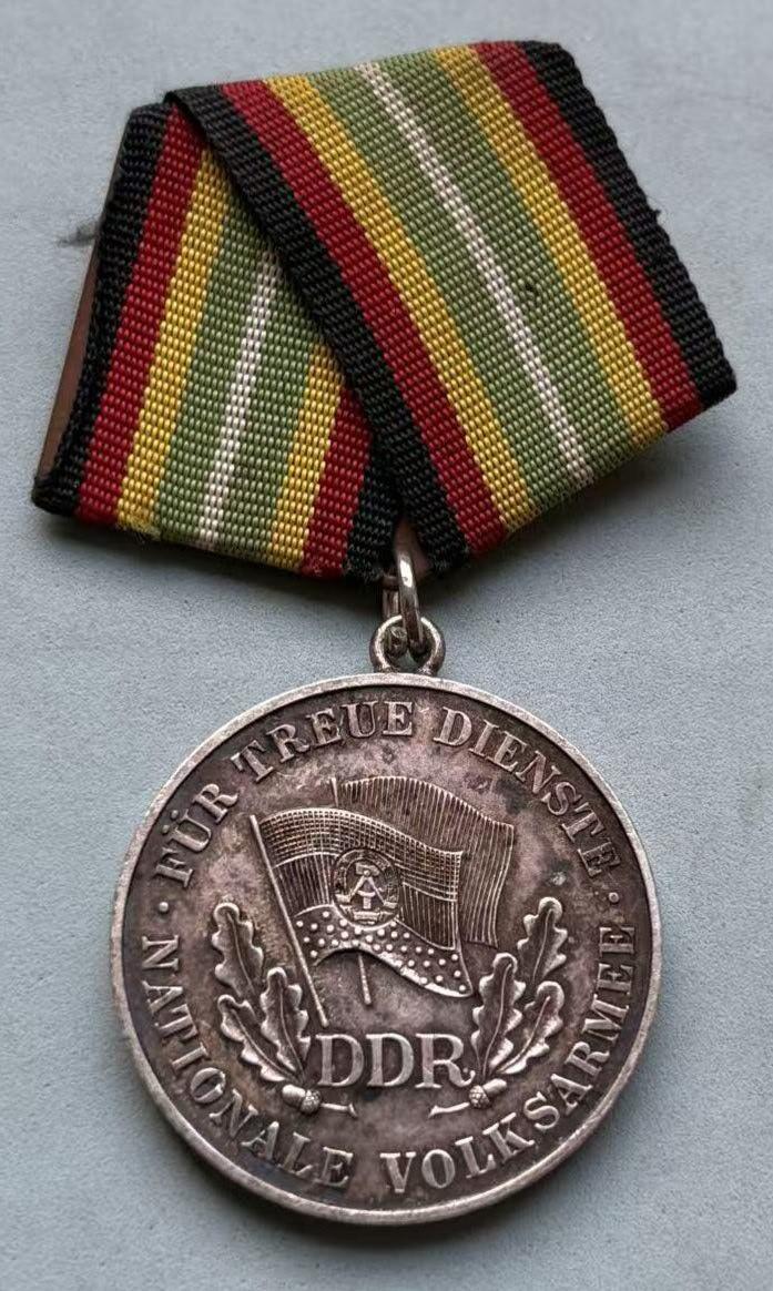 盛世勋华——号角文化勋章邮票专场拍卖第309期 东德银级人民军忠诚服役奖章 10年