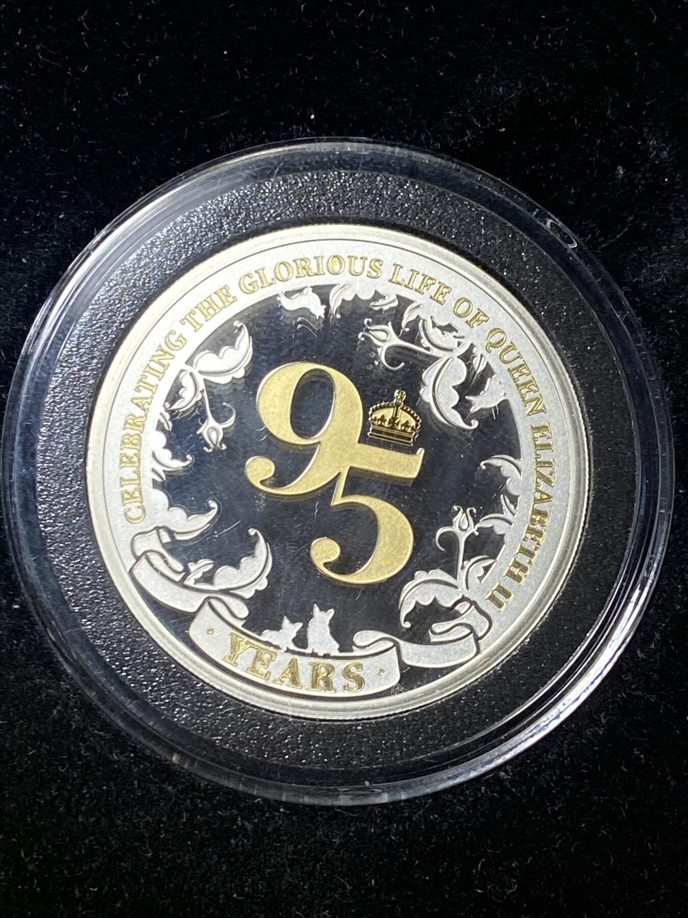 2026年第三十七场(总第二百零六场）德紧纸币特拍场(佣金3%，最低1元) Proof精制币–所罗门群岛2021年1元银币(伊丽莎白二世女王95岁寿辰纪念银币。999纯银，局部镀金（Partially Gilded） 15.5克（½盎司），直径33.0毫米原盒带证书)