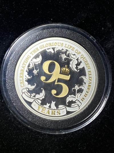 2026年第三十七场(总第二百零六场）德紧纸币特拍场(佣金3%，最低1元) - Proof精制币–所罗门群岛2021年1元银币(伊丽莎白二世女王95岁寿辰纪念银币。999纯银，局部镀金（Partially Gilded） 15.5克（½盎司），直径33.0毫米原盒带证书)