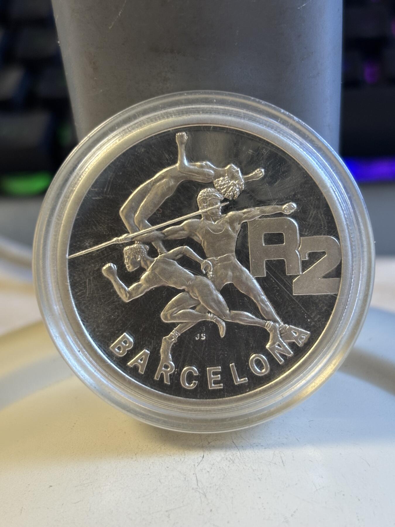 第194期拍卖 南非1992年奥运会传递火炬1盎司纪念银币,925银，33.63克银价270，塑料盒打不开，币有氧化