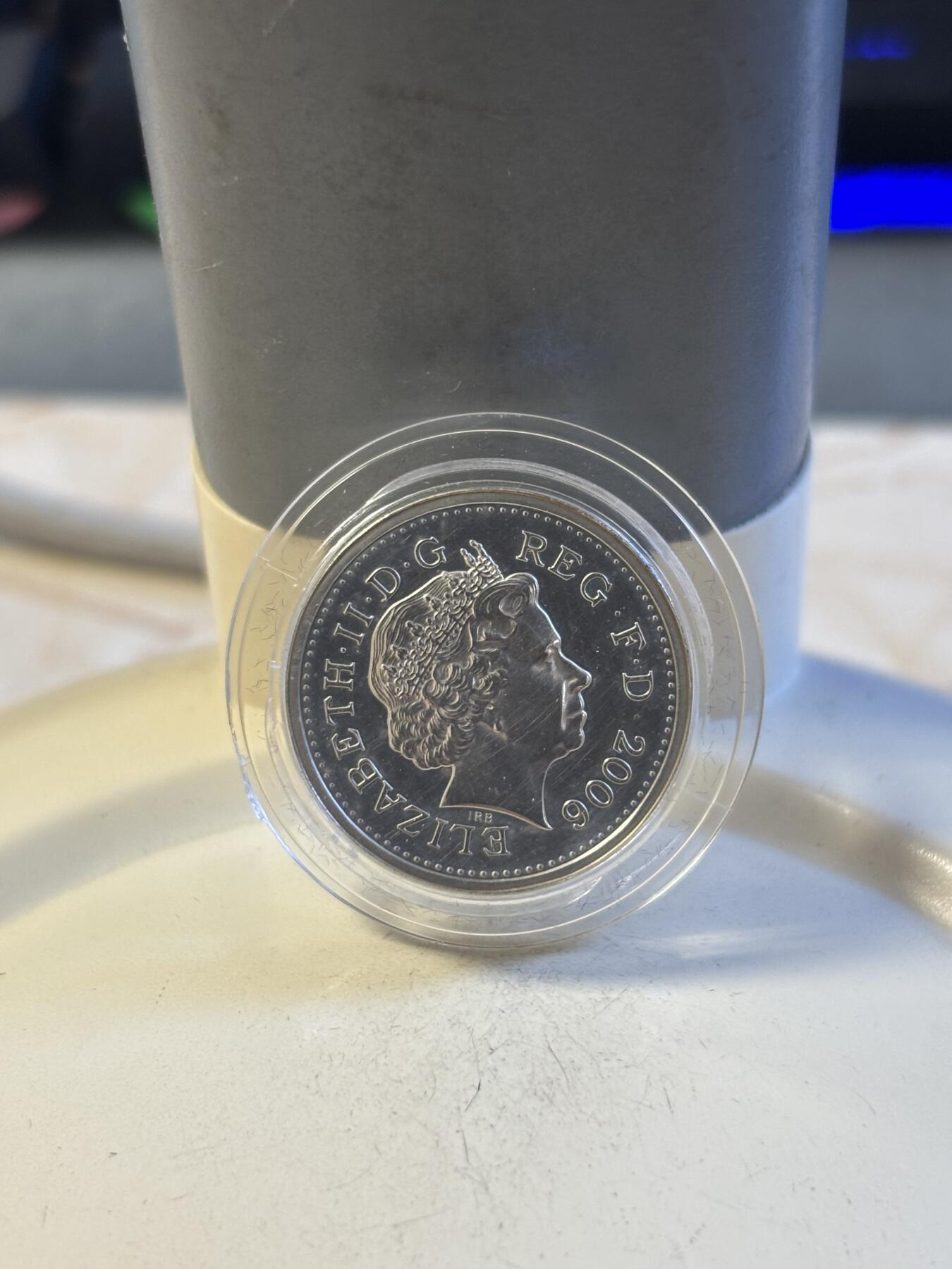 第194期拍卖 英国2006年1镑纪念银币带盒证书，9.5克，925银，有瑕疵