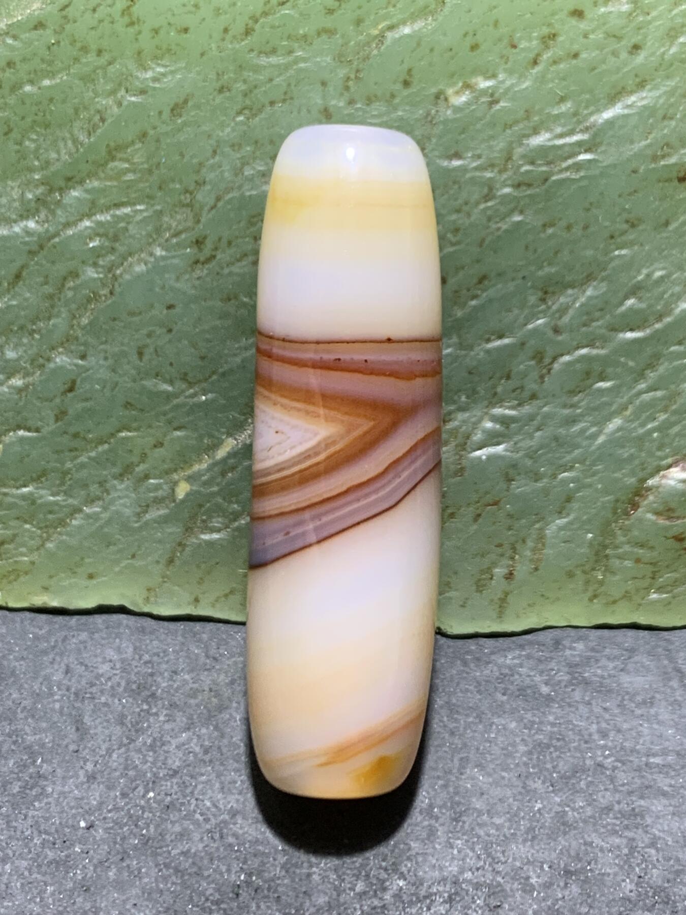 高玉化千层纹巴西玛瑙随形通货桶珠一个，