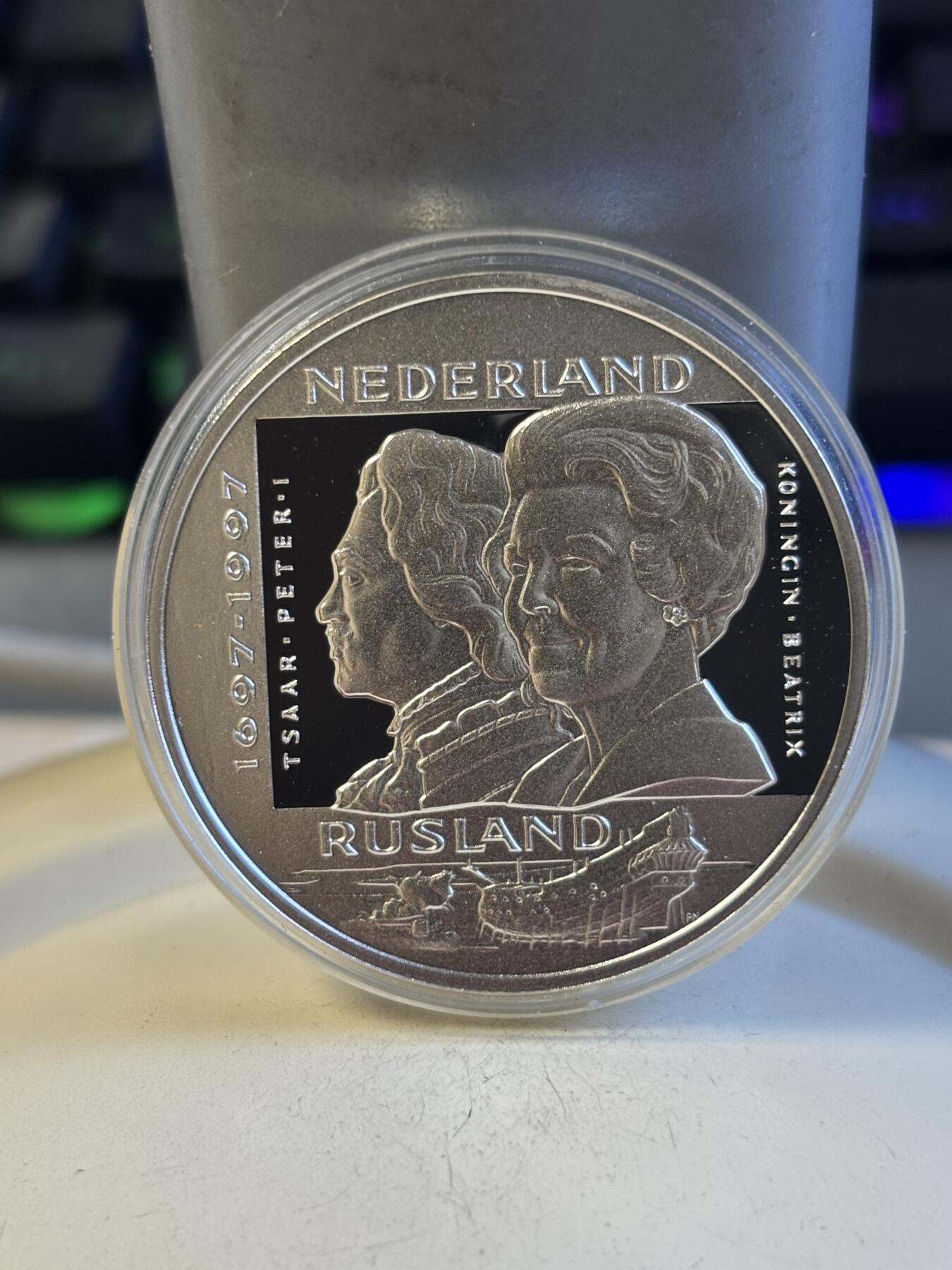 第194期拍卖 荷兰1997年名人系列彼特大帝访问荷兰纪念大银币，925银，25克，有氧化