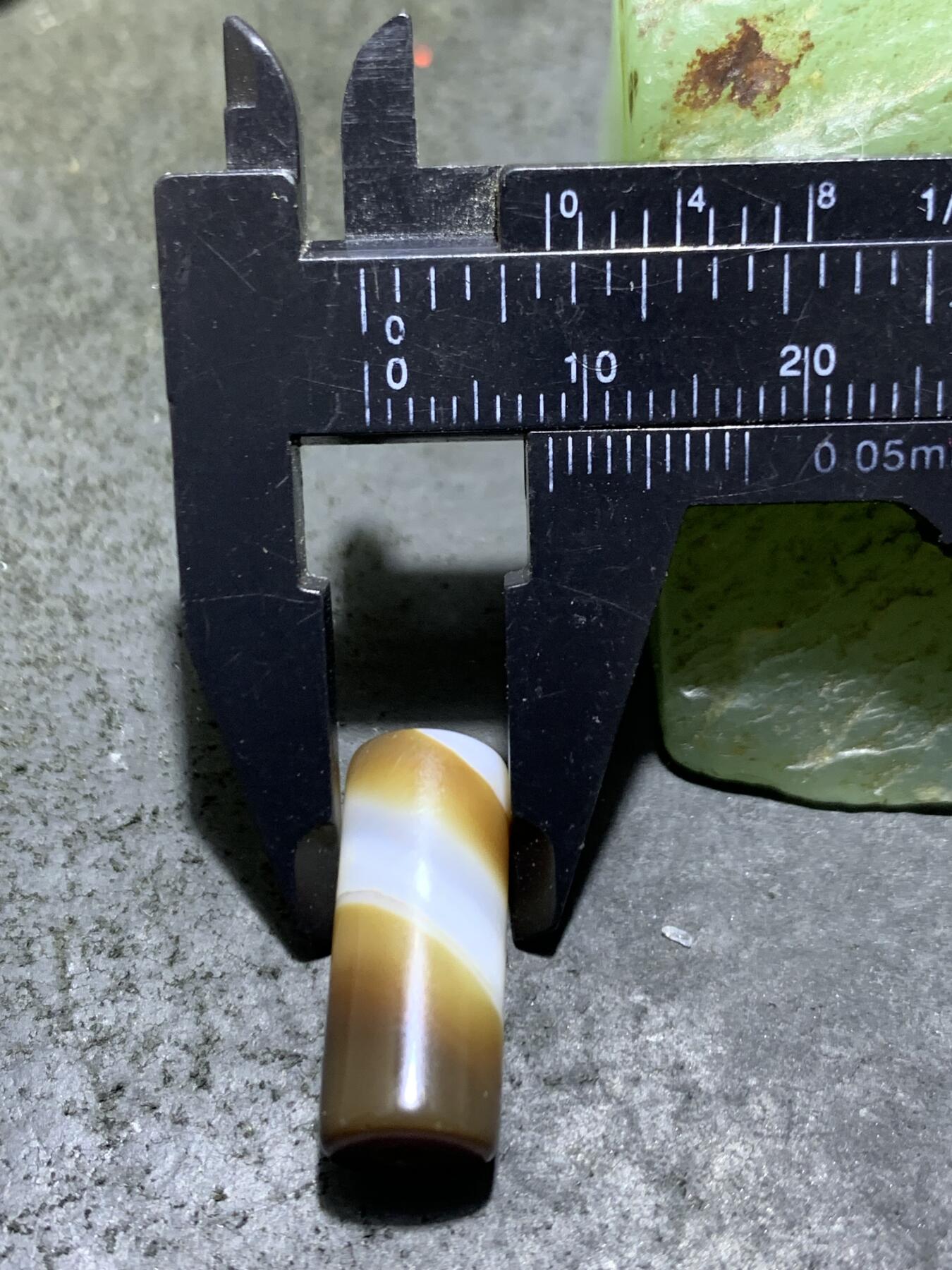 缠丝玛瑙通货直桶，桶珠一个，