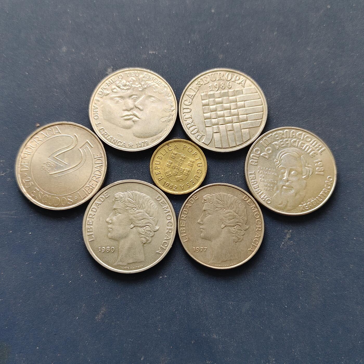 【全场包邮】纯粹捡漏拍514场 葡萄牙各年份纪念币等7枚一组-含儿童年+残疾人年+革命十周年+共同市场4枚25埃纪念币+女神25埃大小版+1埃散币