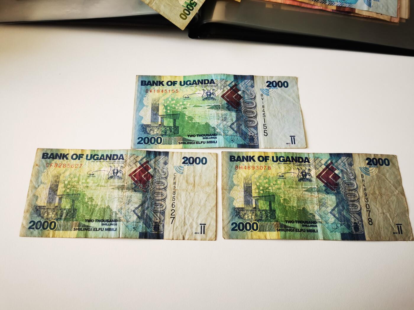 零零发流通品外国纸币拍卖 无佣金 乌干达2000先令3张