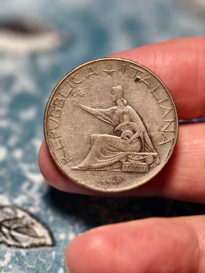 抚柳草堂-第二十六期章牌钱币  奖章勋章 满百包邮 放漏专场 1961意大利统一百年500里拉纪念银币  重11克 为纪念1861年意大利王国成立而铸 正面为意大利共和国拟人坐像背面是四马战车见证了意大利从分裂到统一的百年历程