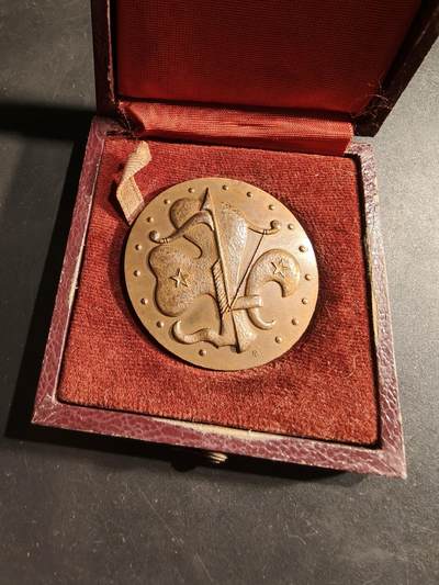 老王徽章第188期 - 法国蒙苏里集团成立10周年大铜章    原盒     直径41mm    重量31.3g