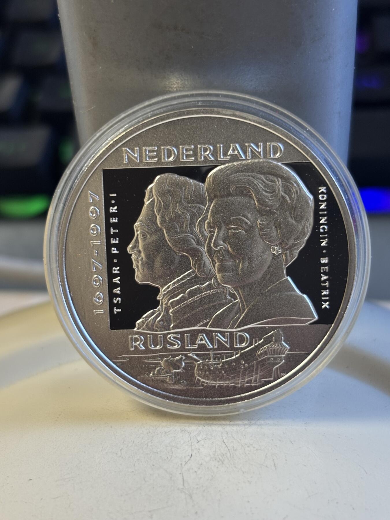 第194期拍卖 荷兰1997年名人系列彼特大帝访问荷兰纪念大银币，925银，25克，有氧化