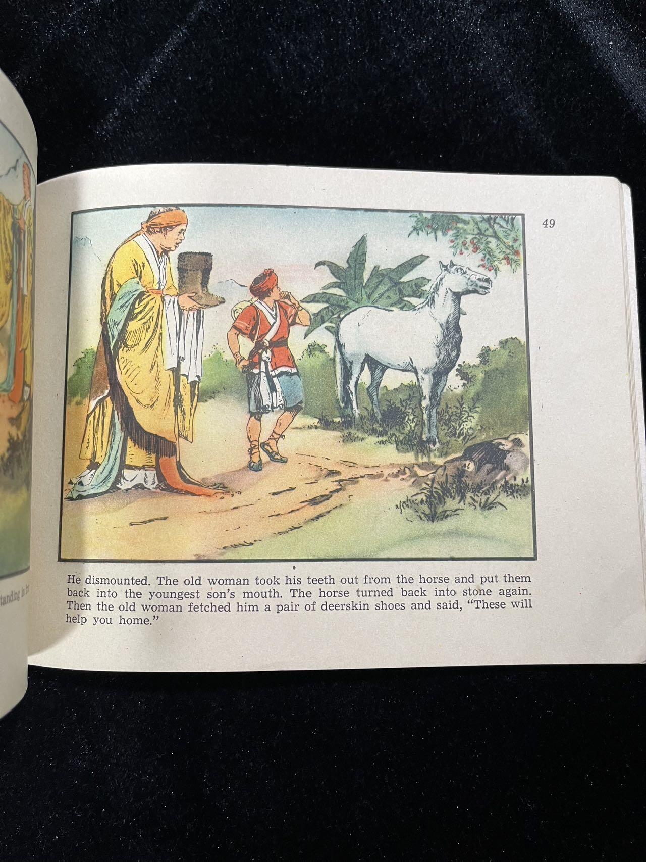 【麦稀奇首场】连环画拍卖 1963年英文版【一幅壮锦】