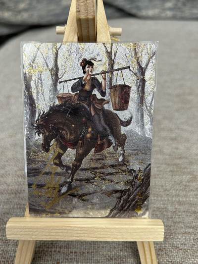 喜灰玩卡拍卖第五期，接拍品0佣金，欢迎送拍，释放现金流，让自己有资金可以购买更多喜欢的卡牌，让别的卡友能淘到更多心仪的卡牌 - 【首编】卡德曼 谷粒老师绘扈三娘 106A 限编001/108编首编 折光粗闪