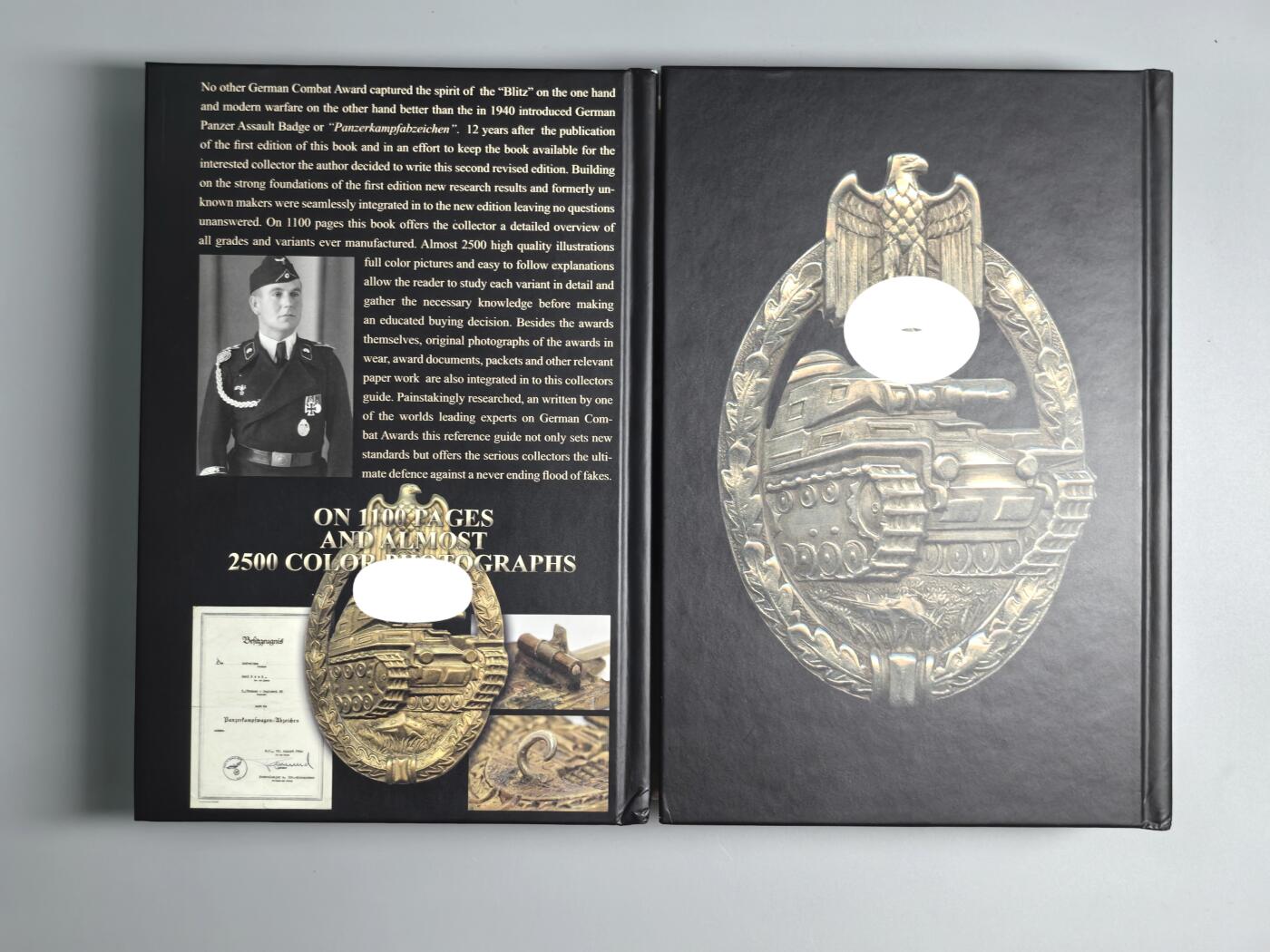 小驴勋章奖章收藏3月21日周六晚六点拍卖（珍爱和平，收藏战争，铭记历史，勿忘国耻，忠党爱国。有偿代拍，送拍规则在简介最后，参拍须阅读规则后再参拍，关系到运费包装发货时效真假辨别等关键信息，拍卖时不再发原图，看大图店主微信码在拍卖店铺介绍里） 《二战德国坦克突击奖章》上下册，世界最顶尖坦克突击奖章专家PHILIPPE先生作品，2021年修订本，新增PHILIPPE先生十几年的研究成果，增加了200页，书页数达到1100页，作者亲签扉页，(3公斤重，完整运回国费用很高），非常专业的书看完记住就可以成为坦克击奖章专家了
