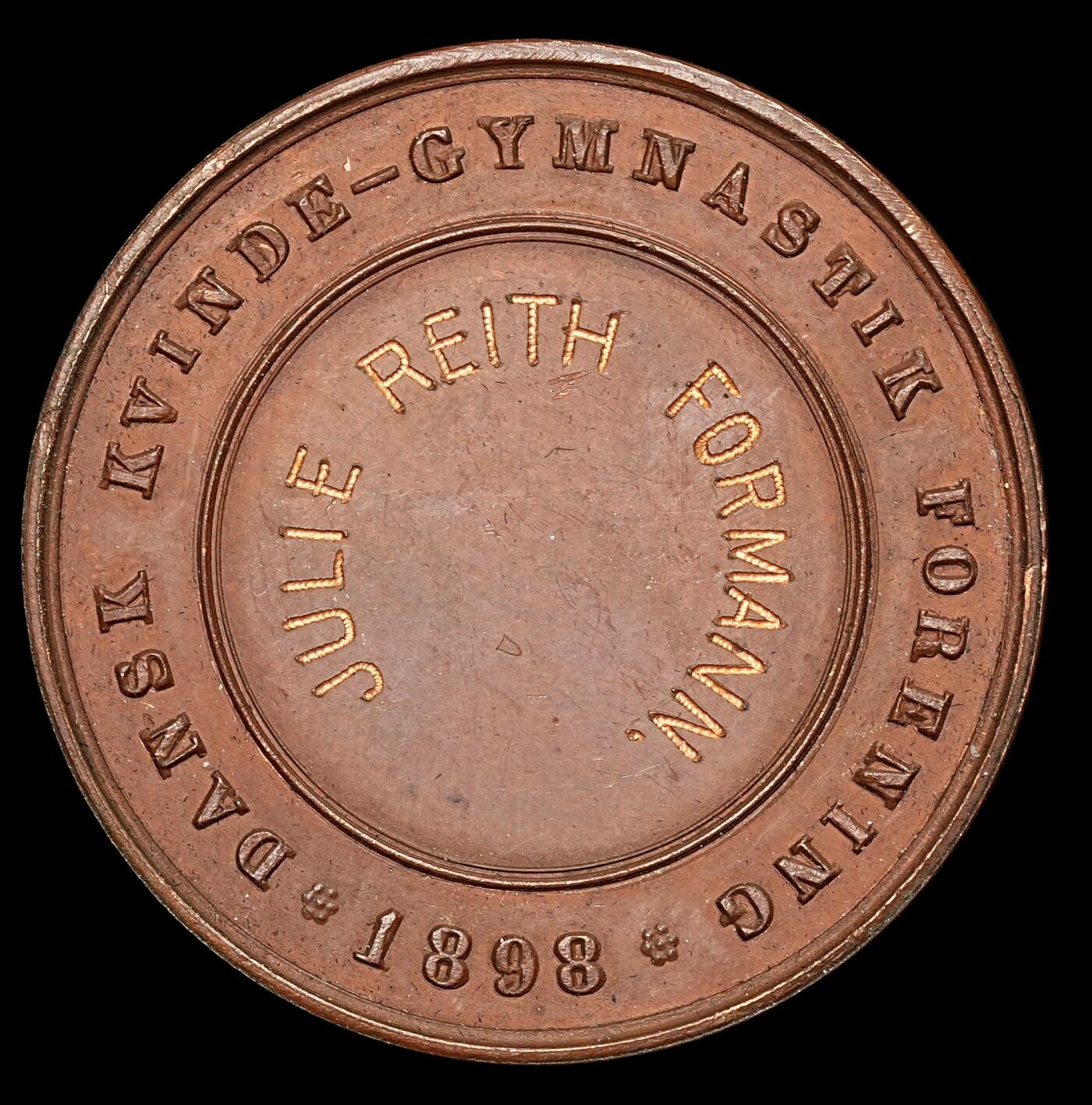 修遠堂世界钱币第108期 1898 年丹麦女子体操协会（DKGF）荣誉奖章，30.30mm，13.00g，原盒有残损