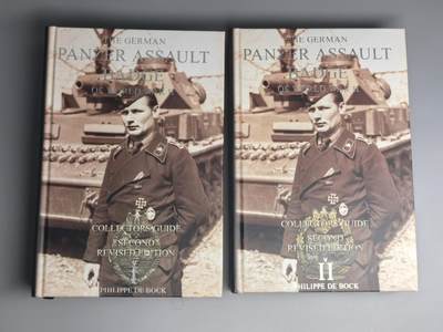 小驴勋章奖章收藏3月21日周六晚六点拍卖（珍爱和平，收藏战争，铭记历史，勿忘国耻，忠党爱国。有偿代拍，送拍规则在简介最后，参拍须阅读规则后再参拍，关系到运费包装发货时效真假辨别等关键信息，拍卖时不再发原图，看大图店主微信码在拍卖店铺介绍里） - 《二战德国坦克突击奖章》上下册，世界最顶尖坦克突击奖章专家PHILIPPE先生作品，2021年修订本，新增PHILIPPE先生十几年的研究成果，增加了200页，书页数达到1100页，作者亲签扉页，(3公斤重，完整运回国费用很高），非常专业的书看完记住就可以成为坦克击奖章专家了