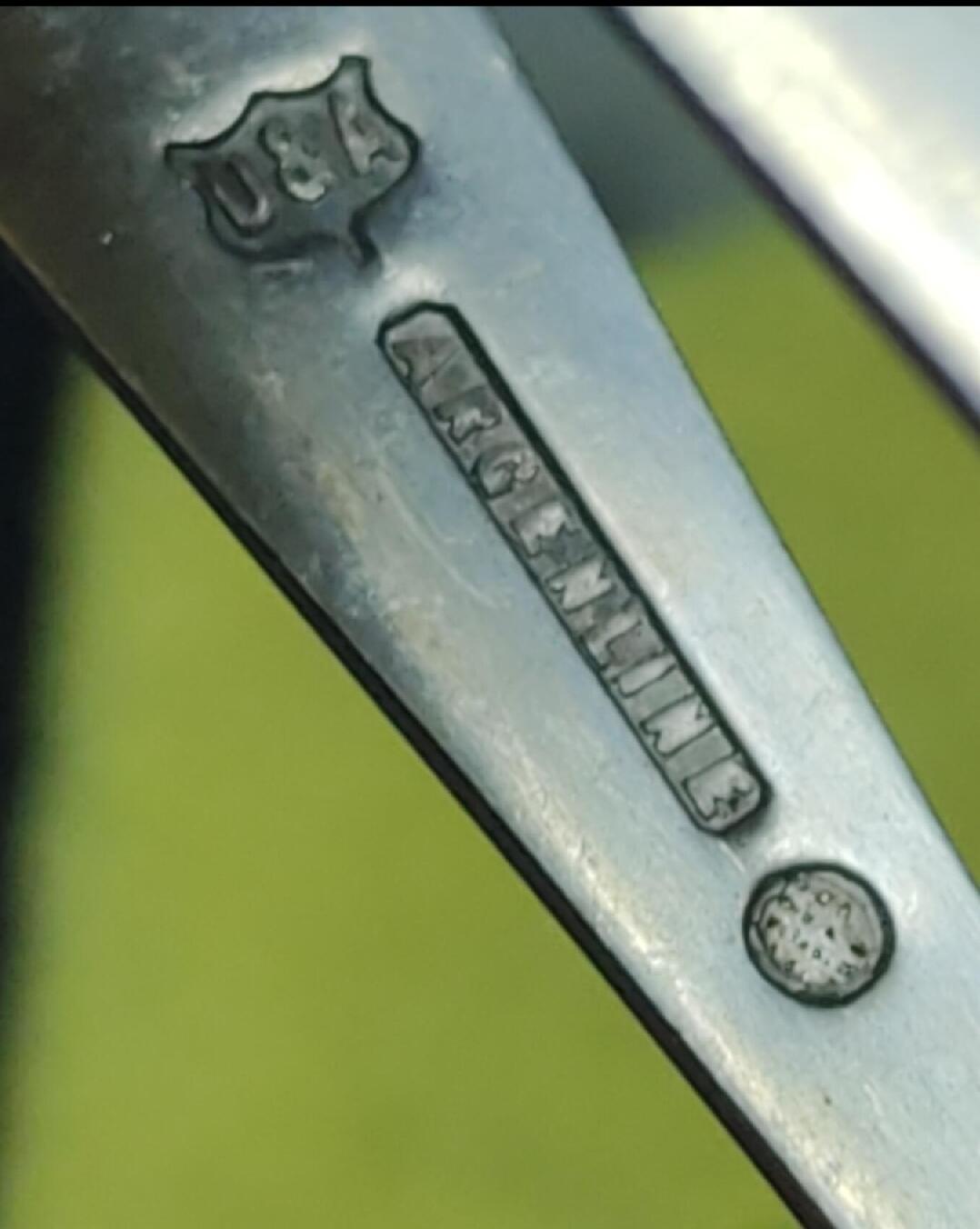 2026年第三十七场(总第二百零六场）德紧纸币特拍场(佣金3%，最低1元) 阿根廷🇦🇷Argenline马黛茶方糖夹子–重20克，带D&A厂标和向日葵图案，白铜材质