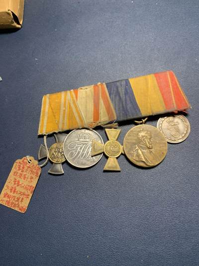 欢度清明，直接出价就行，这场不读秒到点直接结拍。 - 帝德普鲁士一战战前5联排，包含1900十字荣誉，常规荣誉，普鲁士25年服役，德皇百年奖章，巴登9年服役