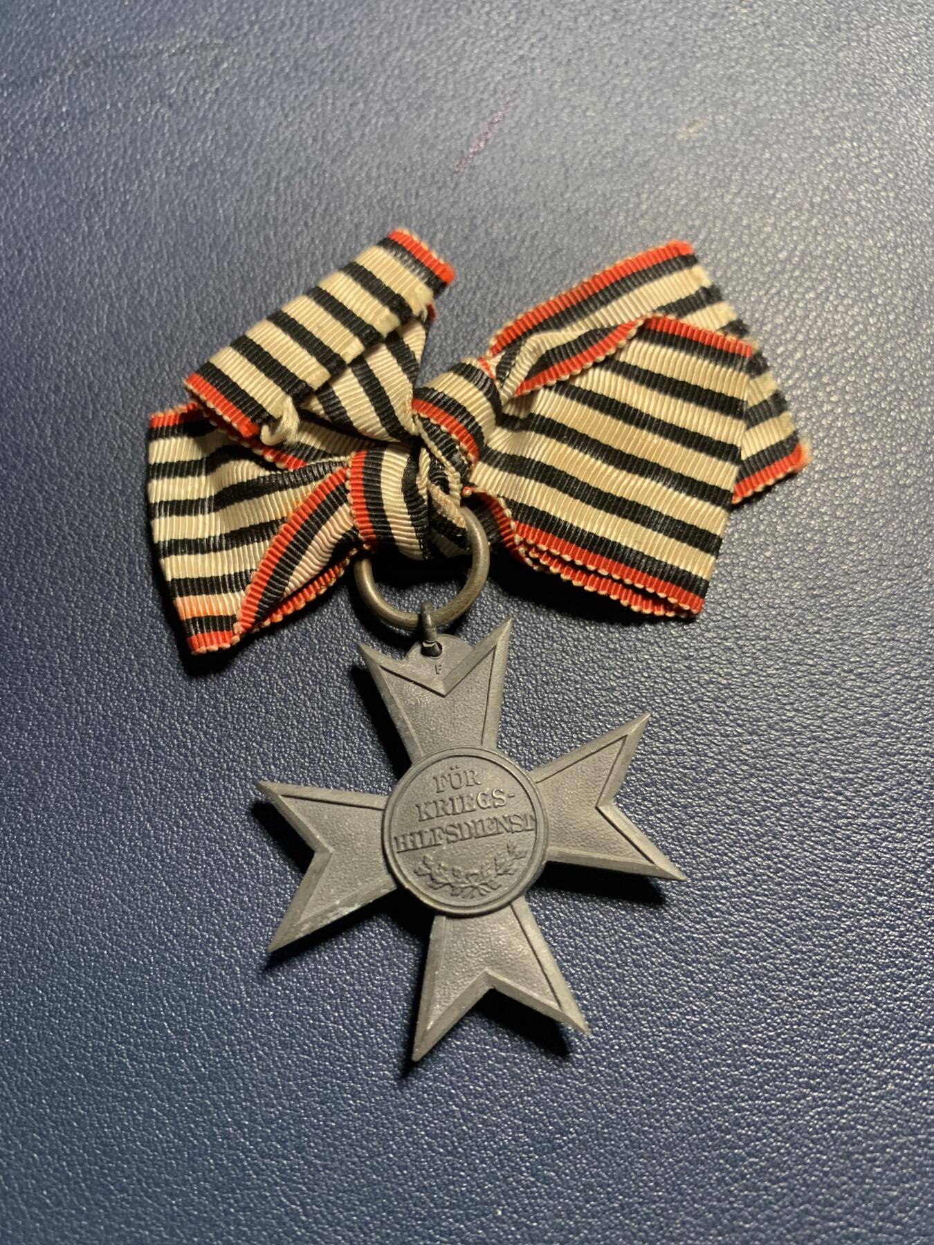 欢度清明，直接出价就行，这场不读秒到点直接结拍。 普鲁士战争辅助奖章，花结，打标F