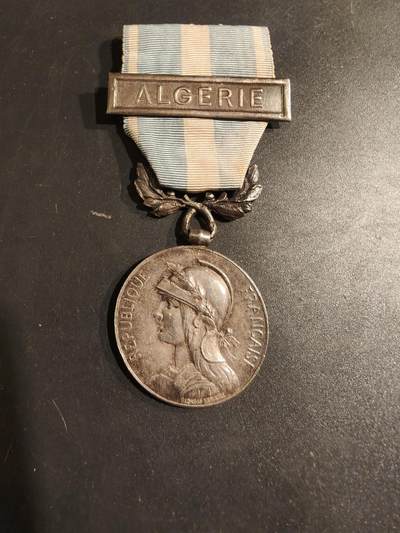 老王徽章第188期 - 法国殖民奖章  第一版双面叶子   950银    阿尔及利亚勋条(勋条也为银质)     23.3g