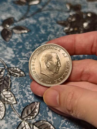 抚柳草堂-第二十六期章牌钱币  奖章勋章 满百包邮 放漏专场 1968丹麦弗雷德里克九世 贝内迪克特公主婚礼10克朗纪念银币 重20.5克 原光极美品