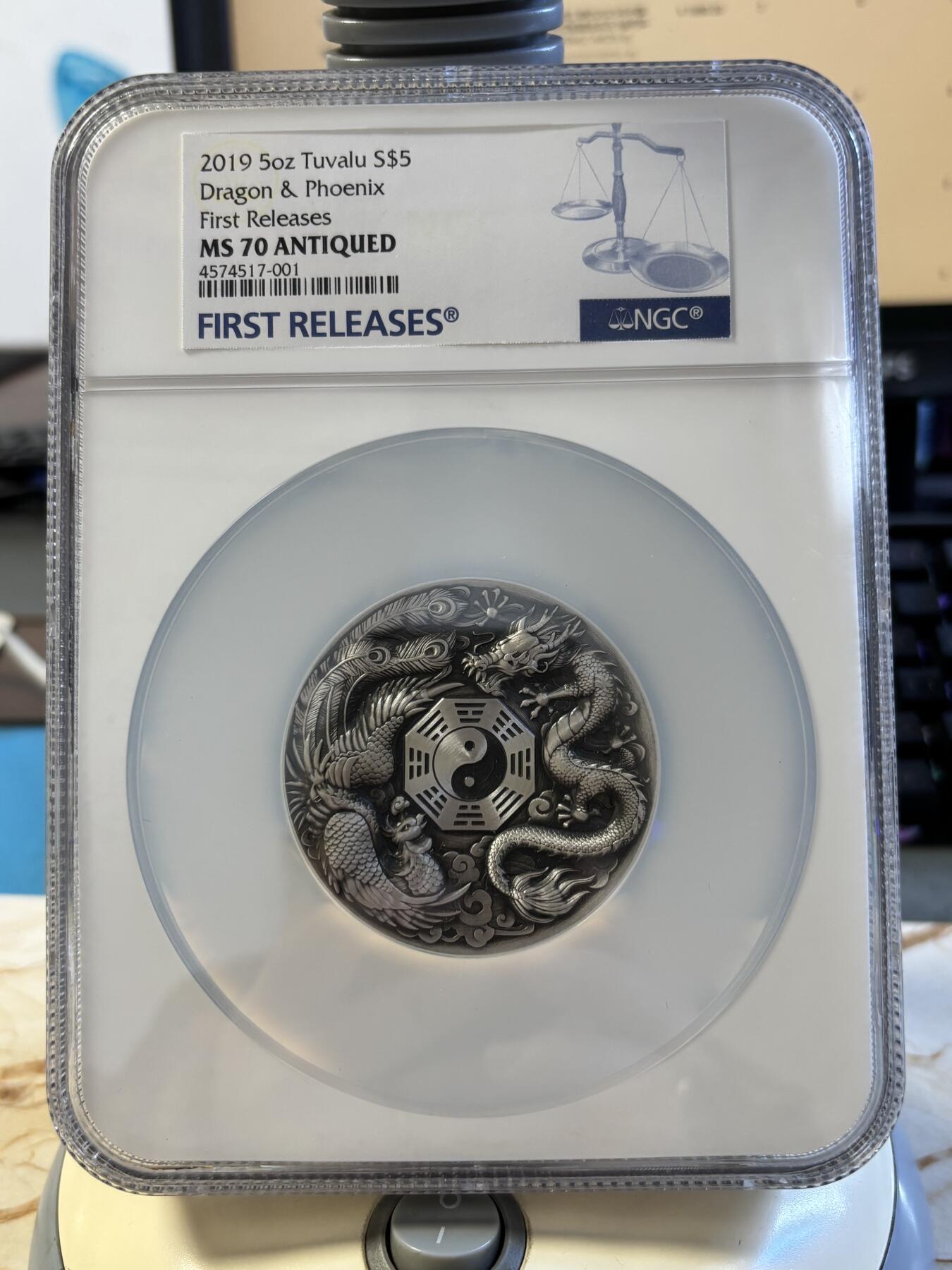 第195期拍卖 图瓦卢2019年龙凤呈祥5盎司银币NGC-MS70首，999银，发行318枚