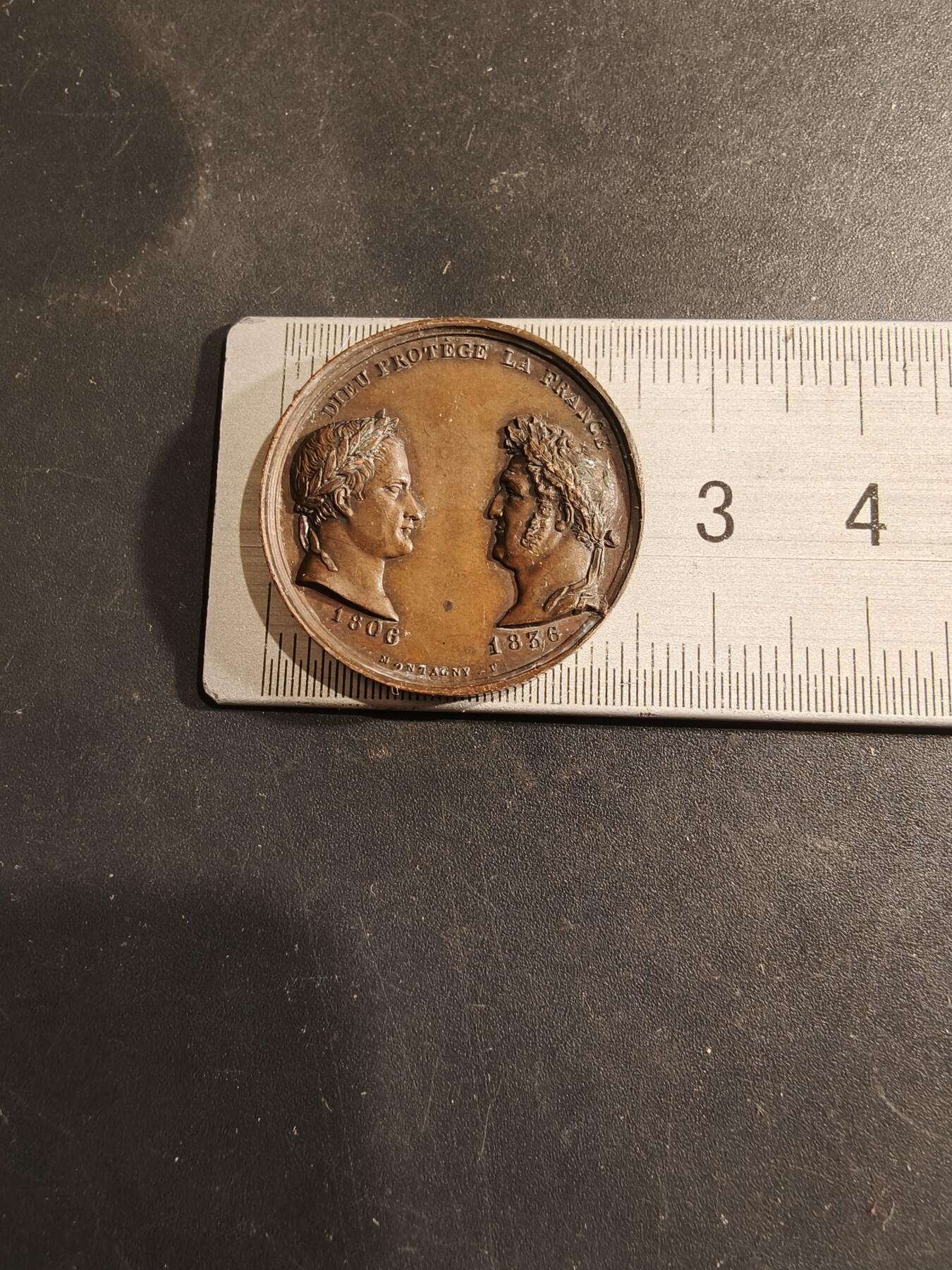 老王徽章第188期 法国1836年巴黎凯旋门落成大铜章    早期光边原铸    直径26mm    重量8g