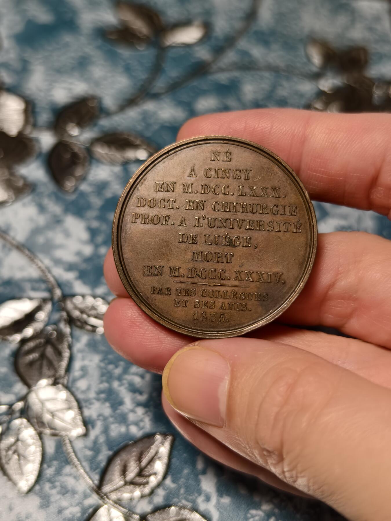 抚柳草堂-第十八期章牌钱币  奖章勋章限时免佣 满百包邮 放漏专场 1835法国医学名人铜章 早期光边原铸直径39.7mm 重29克 高浮雕人物传神 巧克力包浆自然整体保存不错