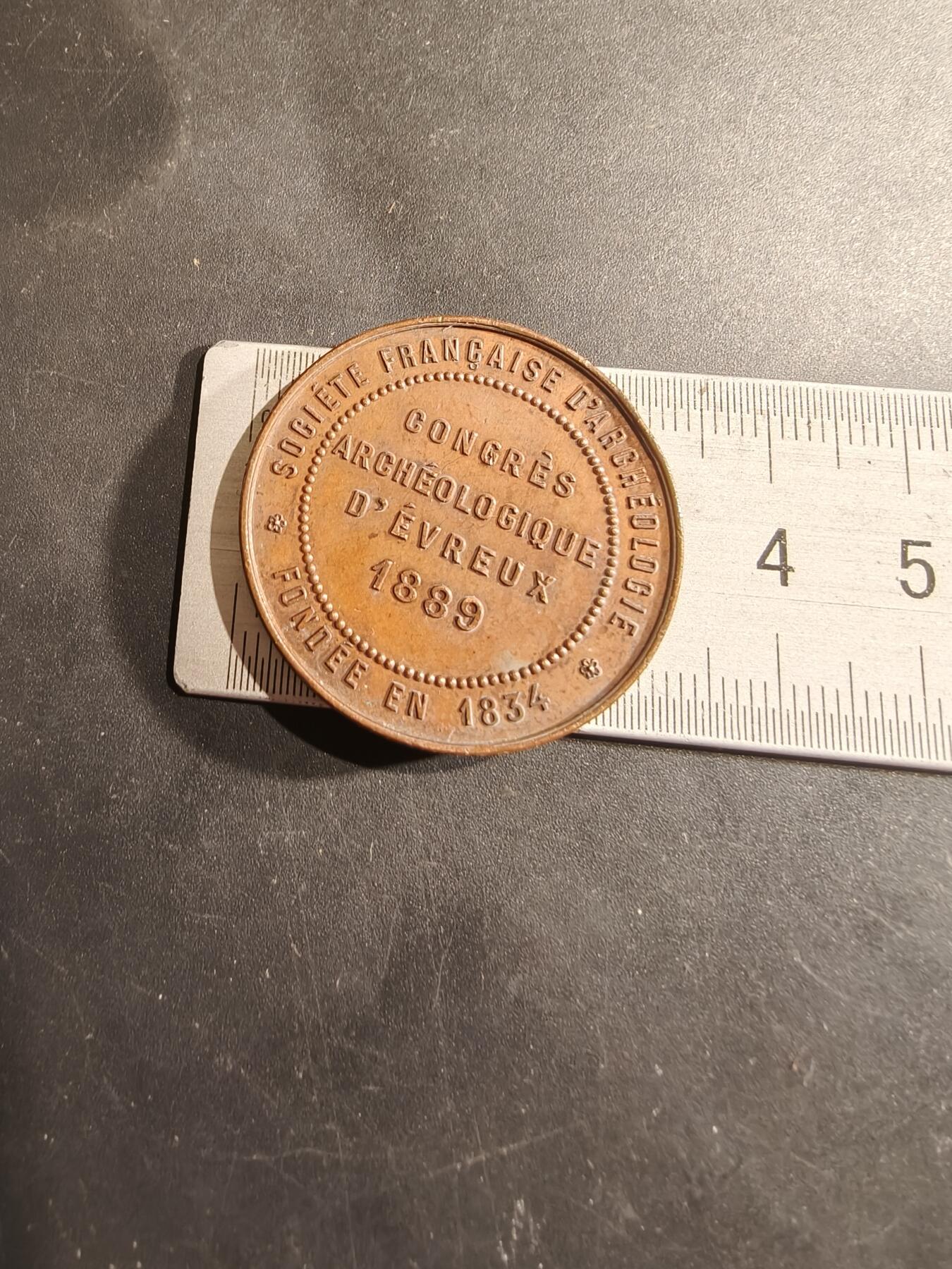 老王徽章第188期 法国1889年埃夫勒考古大会大铜章    直径34mm    重量14.5g