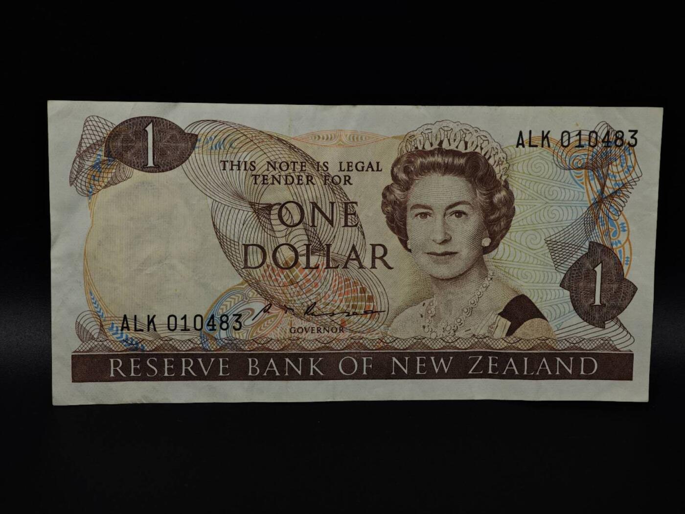  【淘币小摊】限时拍第八百八十二拍   纸币场    每周一统一发货 新西兰1元纸币【有折】