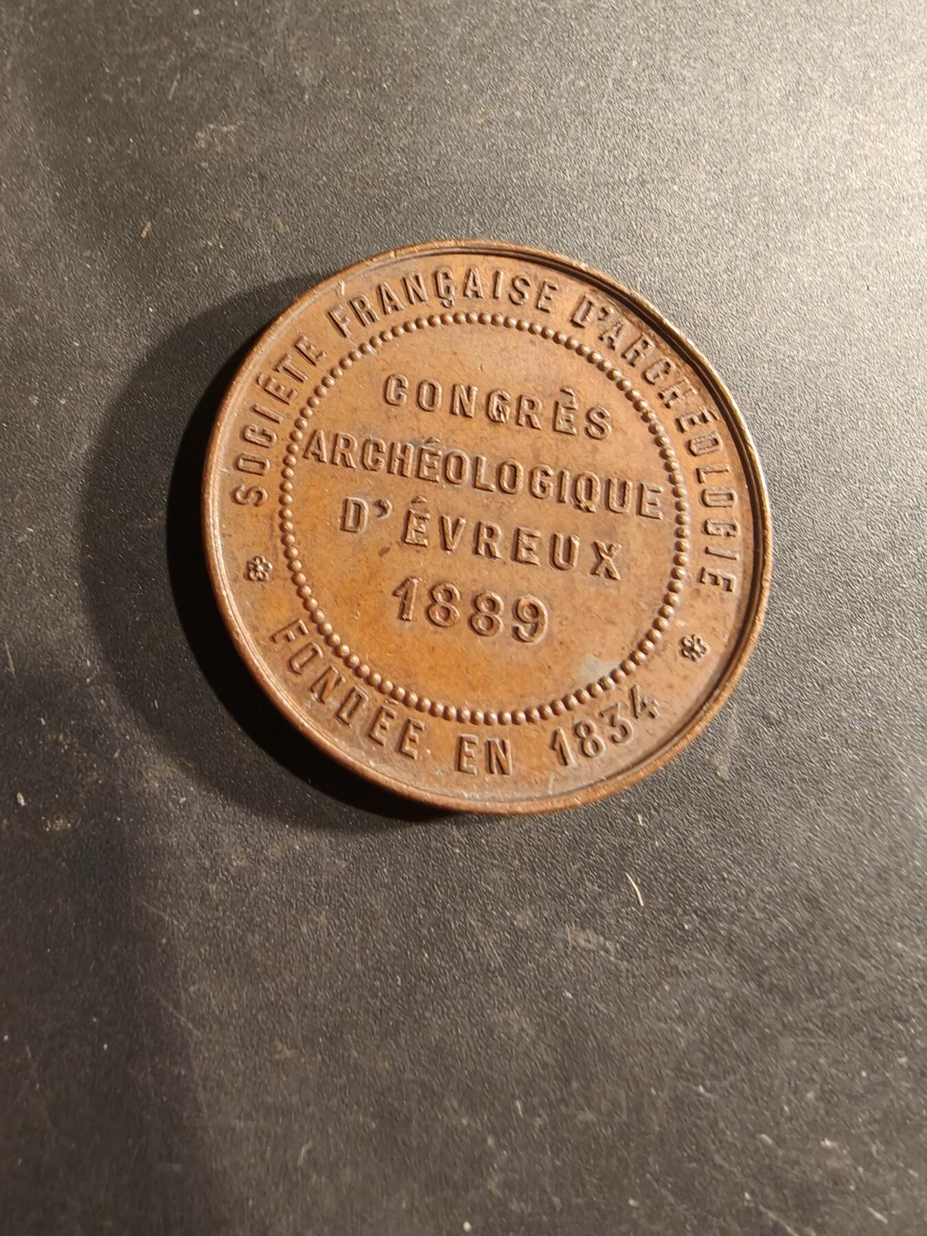 老王徽章第188期 法国1889年埃夫勒考古大会大铜章    直径34mm    重量14.5g