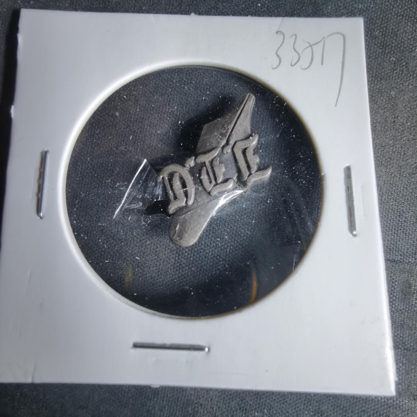 沼泽如烟--第1033场 胸章