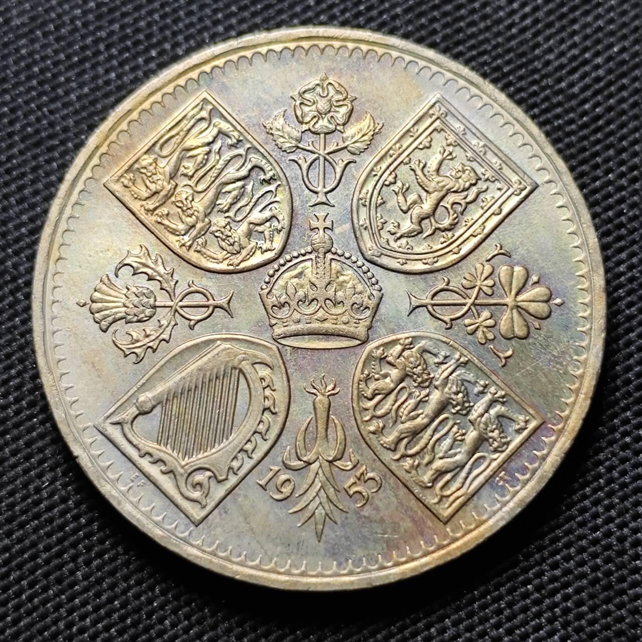 KK钱币收藏小铺   套币专场 2月预留时间 周末发货  女王登基纪念5先令克朗形纪念币