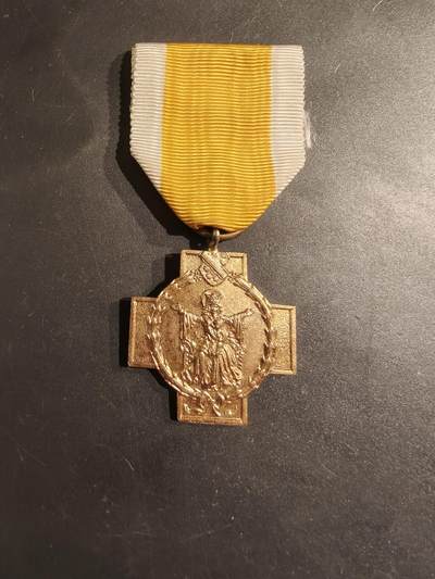 老王徽章第188期 - 比利时天主教会“当之无愧”十字奖章