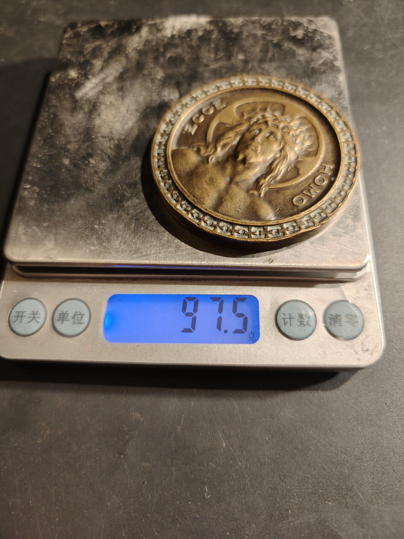 老王徽章第188期 法国天主教会受难耶稣像纪念章     直径58mm    重量97.5g