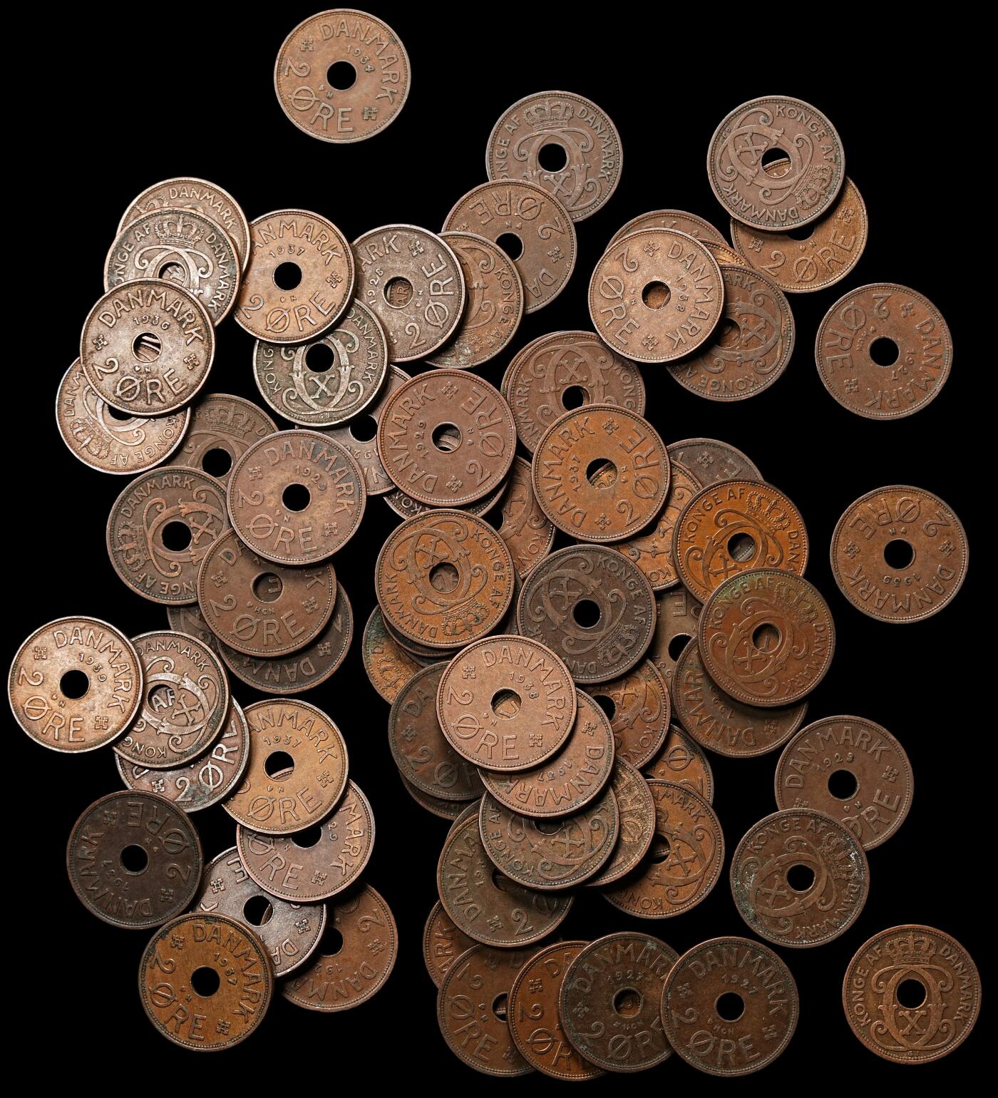 修遠堂世界钱币第108期 丹麦中孔2欧尔铜币70枚，1927-1940年