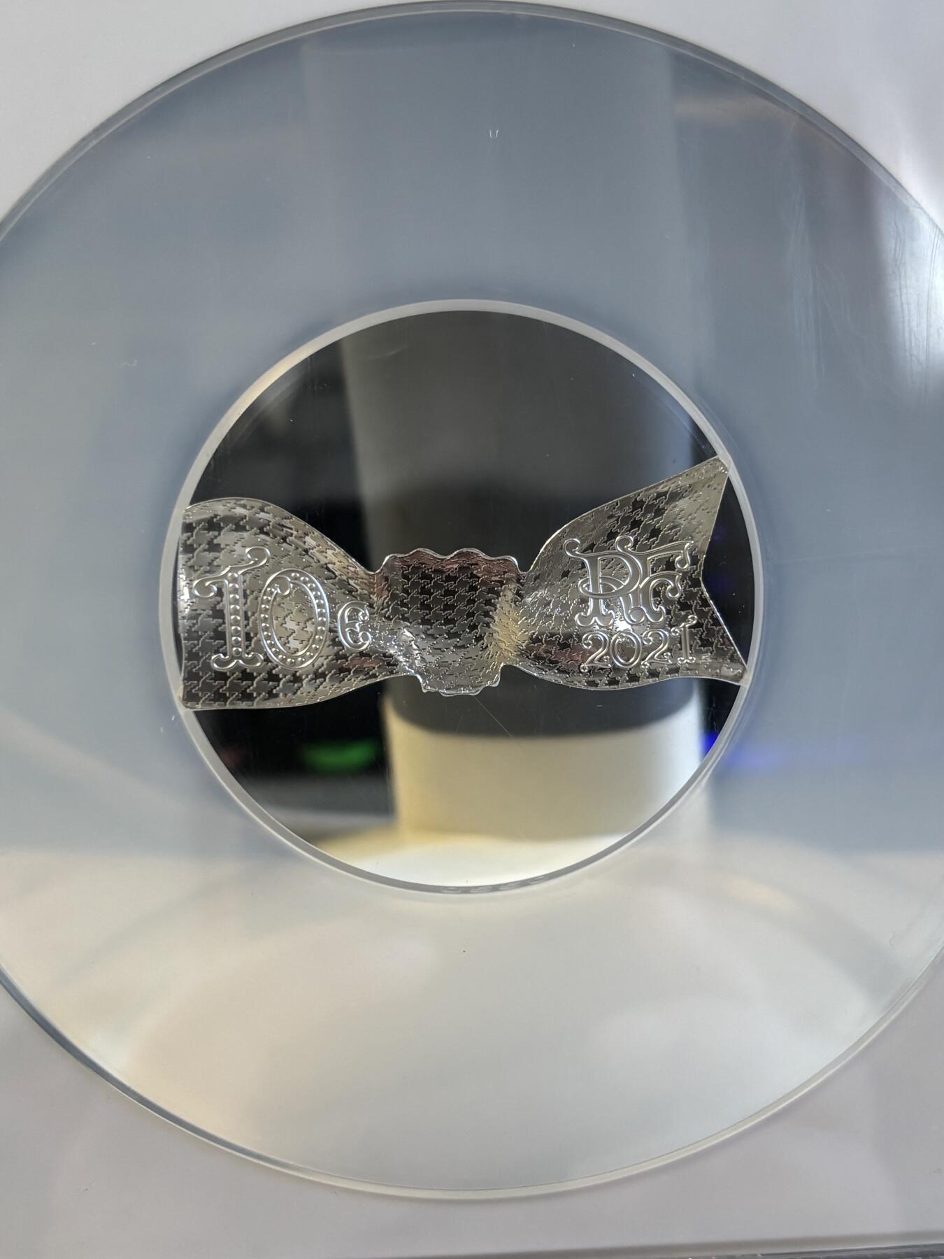 第195期拍卖 法国2021年法兰西瑰宝系列迪奥蝴蝶结异形纪念银币NGC-PF70首，999银，22.2克，发行5000枚