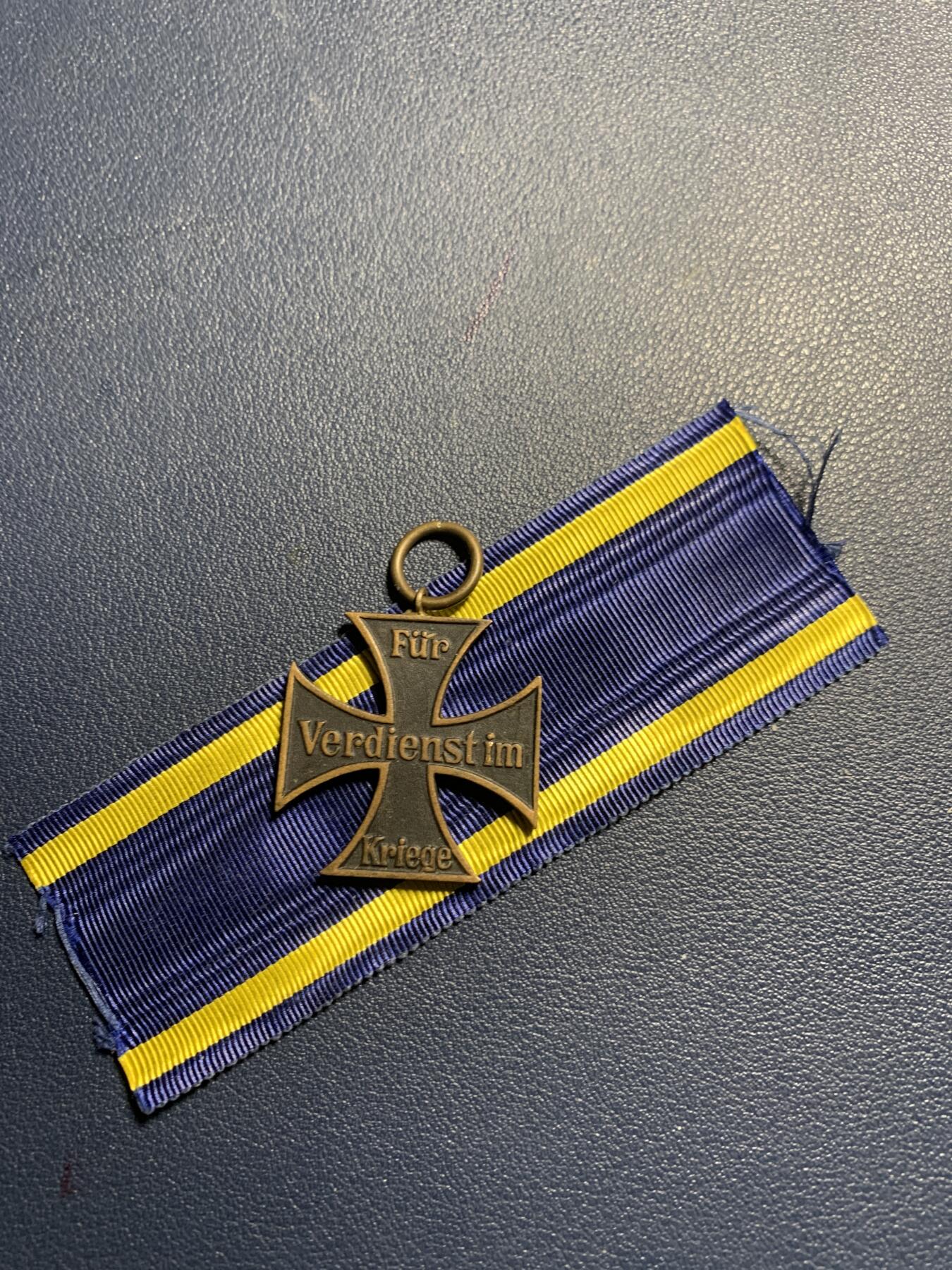 欢度清明，直接出价就行，这场不读秒到点直接结拍。 不伦瑞克二级EA十字，地位相当于二级铁十字勋章