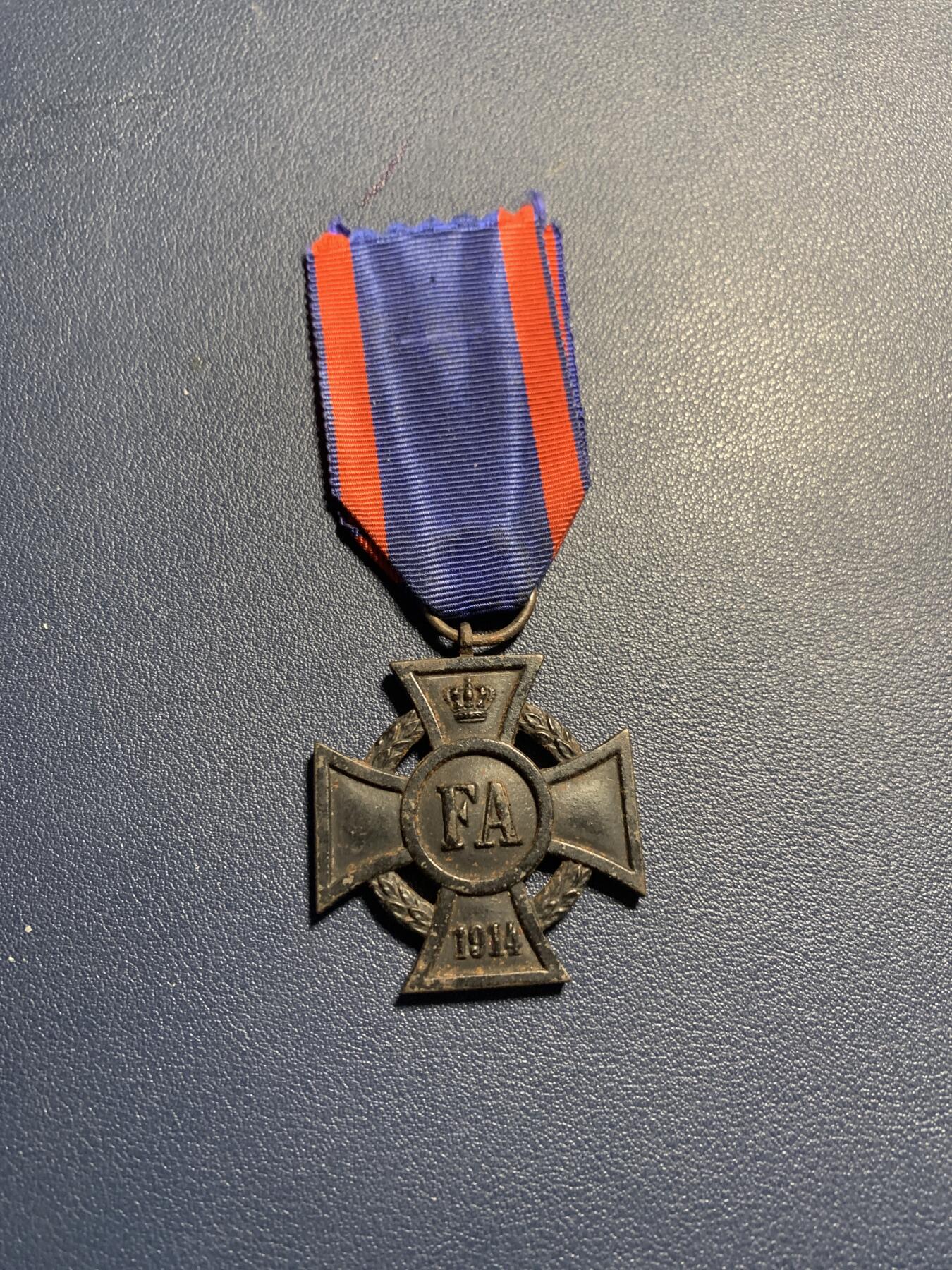 欢度清明，直接出价就行，这场不读秒到点直接结拍。 奥尔登堡二级FA十字勋章，地位相当于二级铁十字勋章