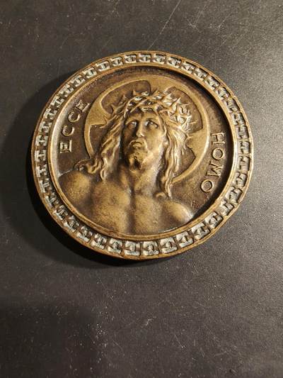 老王徽章第188期 - 法国天主教会受难耶稣像纪念章     直径58mm    重量97.5g