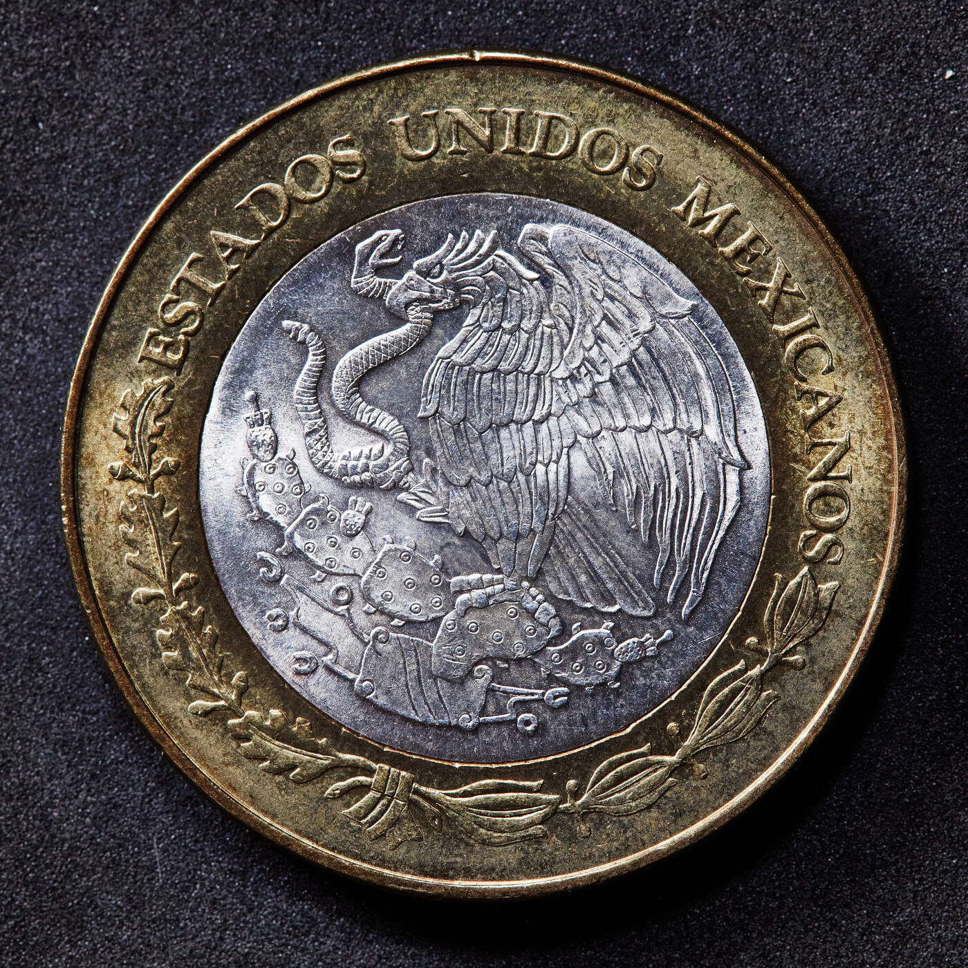 【俄甄集藏】2026年(050)04-01星期三 晚 19:30 全场包邮 墨西哥2003-2005年联邦州100比索双色纪念大银币6枚一组，外圈为铜，中心为925银，单枚重约33.9克，分别为下加利福尼亚州、奇瓦瓦州、韦拉克鲁斯州、克雷塔罗州、新莱昂州、金塔纳罗奥州