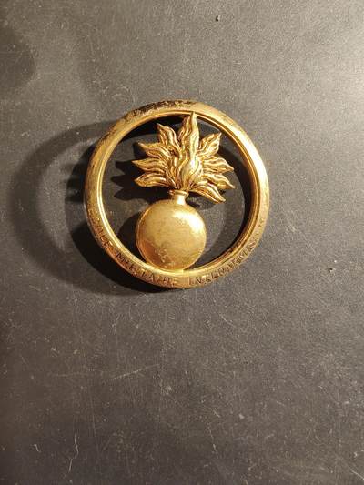 老王徽章第188期 - 法国军事学院金色贝雷帽徽