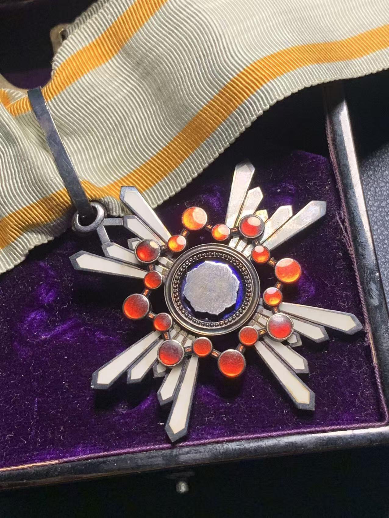 欢度清明，直接出价就行，这场不读秒到点直接结拍。 （银质）三等瑞宝章