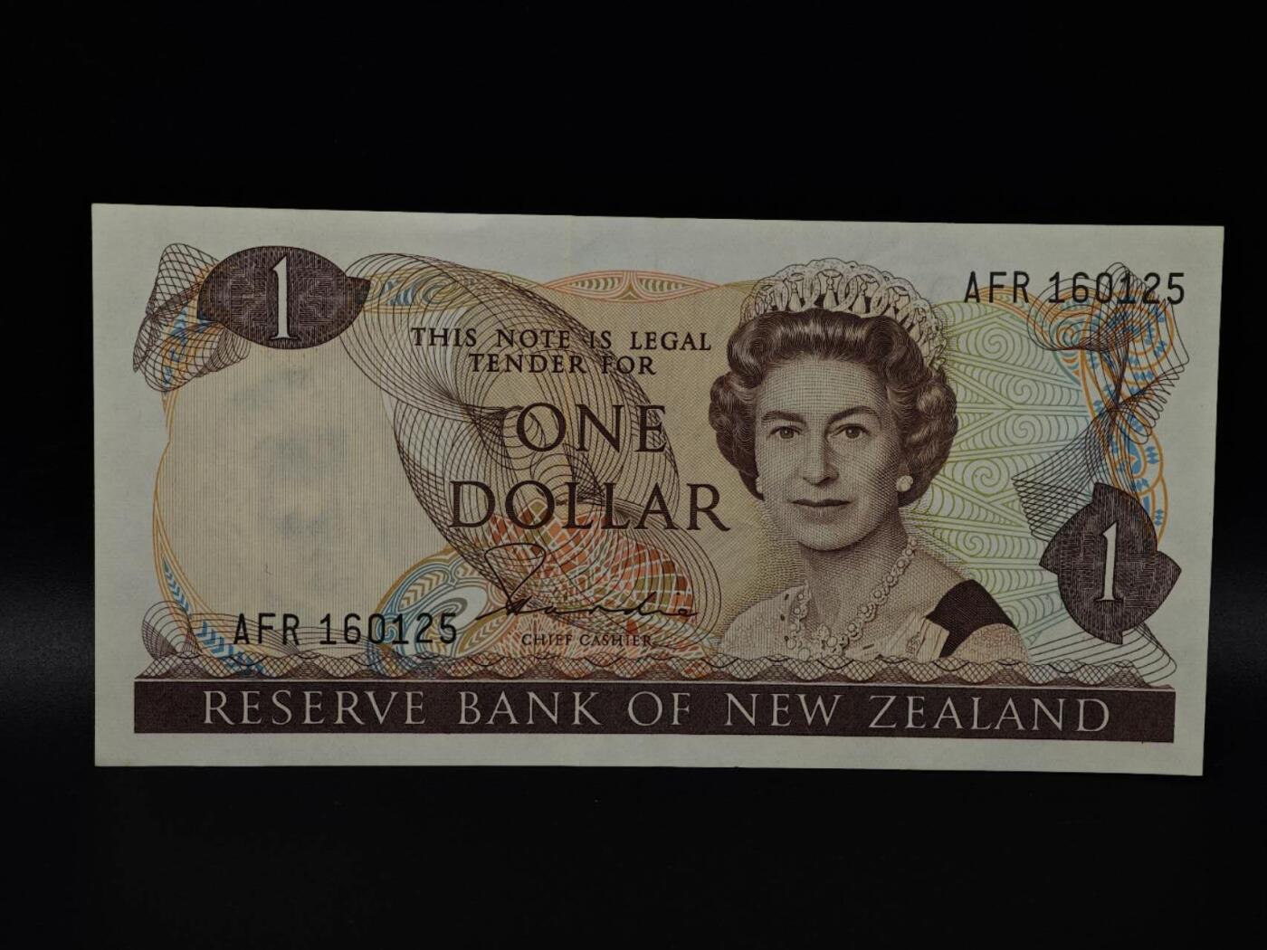  【淘币小摊】限时拍第八百八十二拍   纸币场    每周一统一发货 新西兰1元纸币【有折】