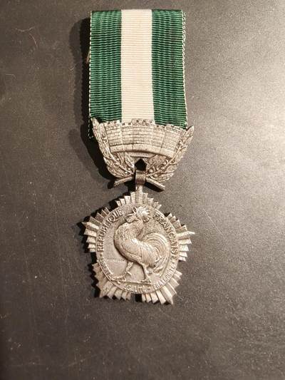 老王徽章第188期 - 法国银级地方嘉奖奖章     1988年实发版