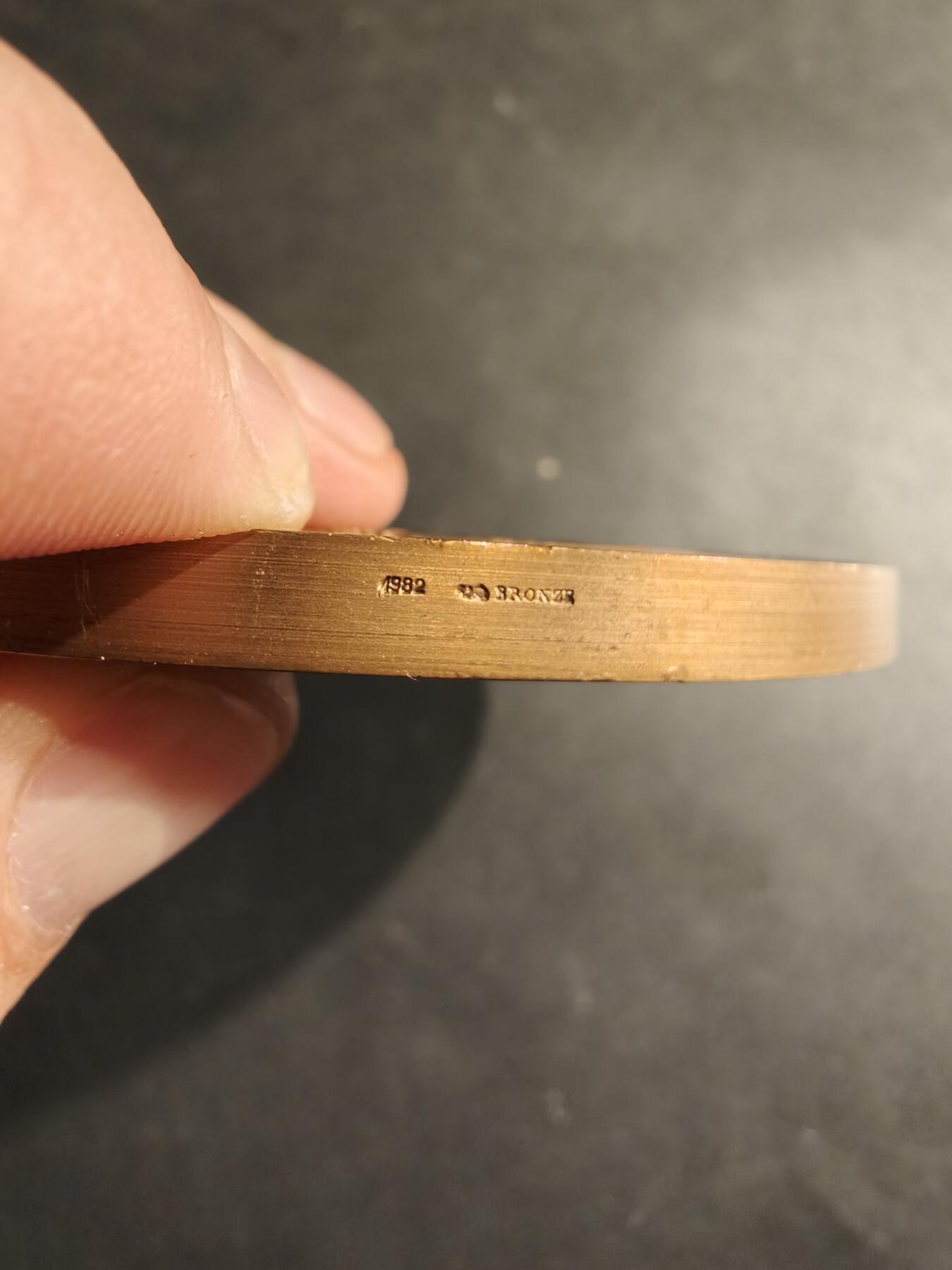 老王徽章第188期 法国人力资源公司Manpower成立25周年大铜章     图林作品     直径10cm     重量400.9g