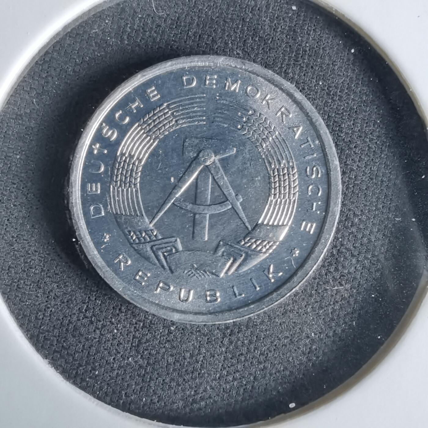 沼泽如烟--第1033场 东德1979年1芬尼