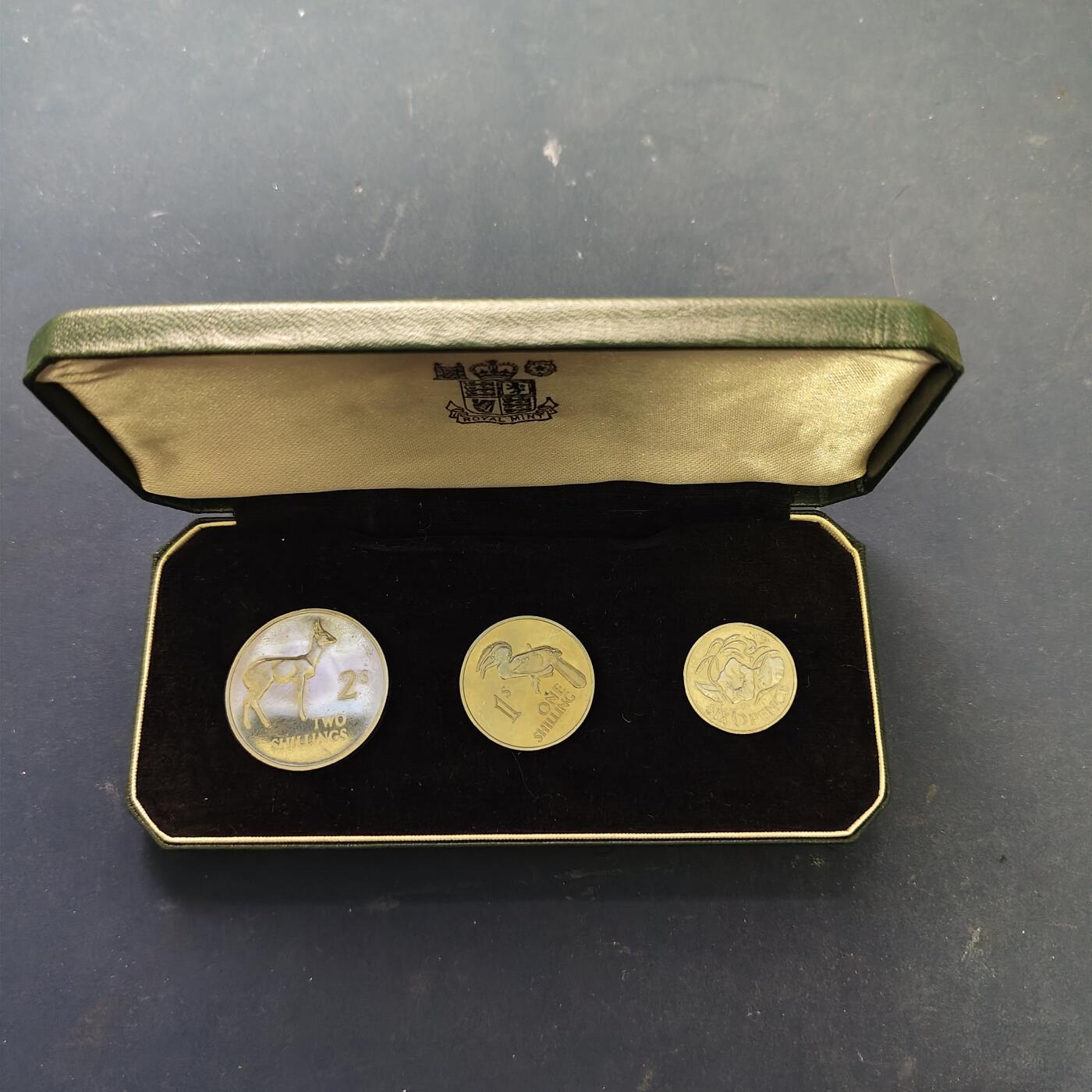 【全场包邮】纯粹捡漏拍515场 【少见】赞比亚1964年独立首版精制套币-量5000-原盒